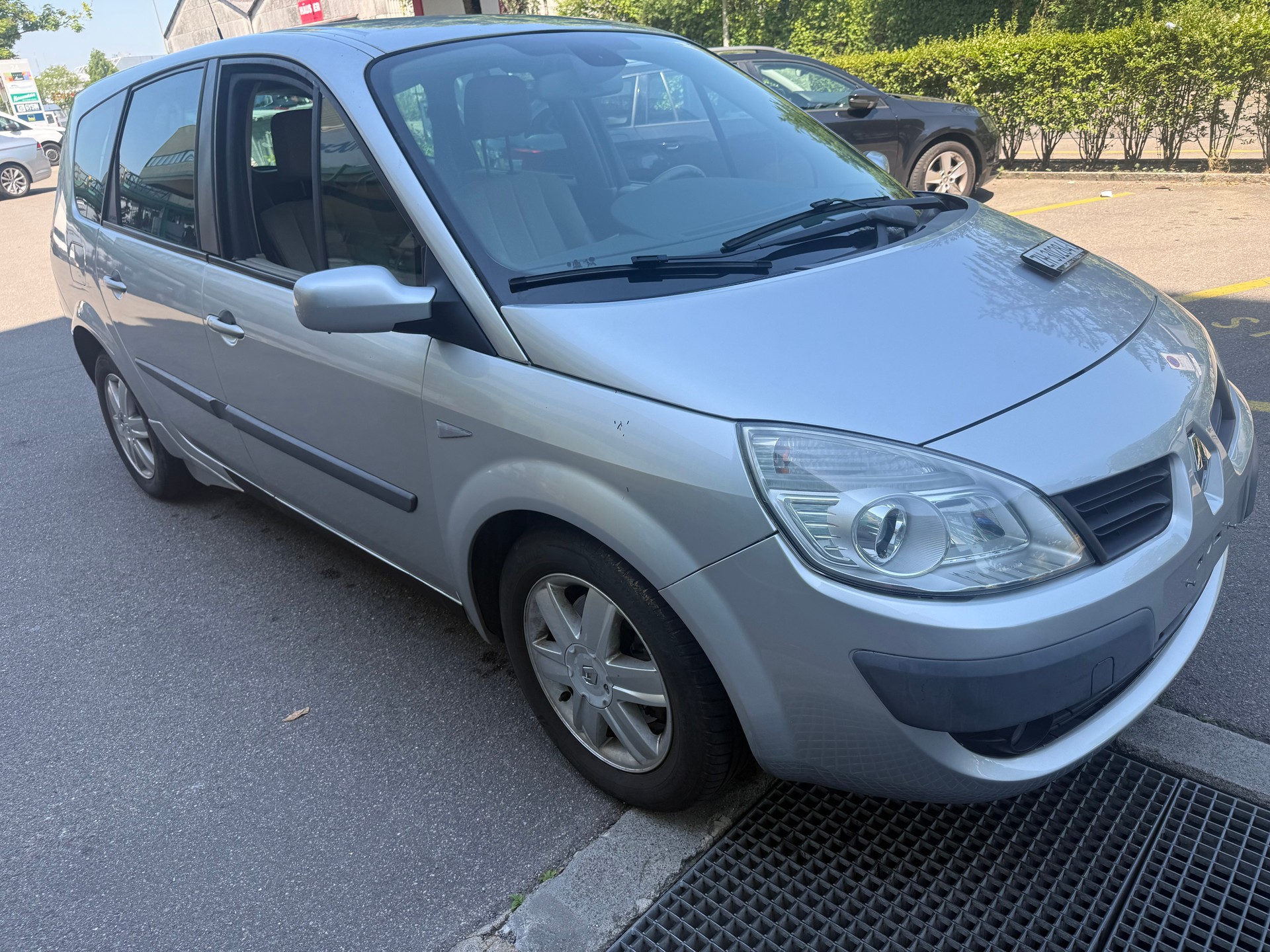 RENAULT Grand Scénic 2.0 16V Dynamique-image-6