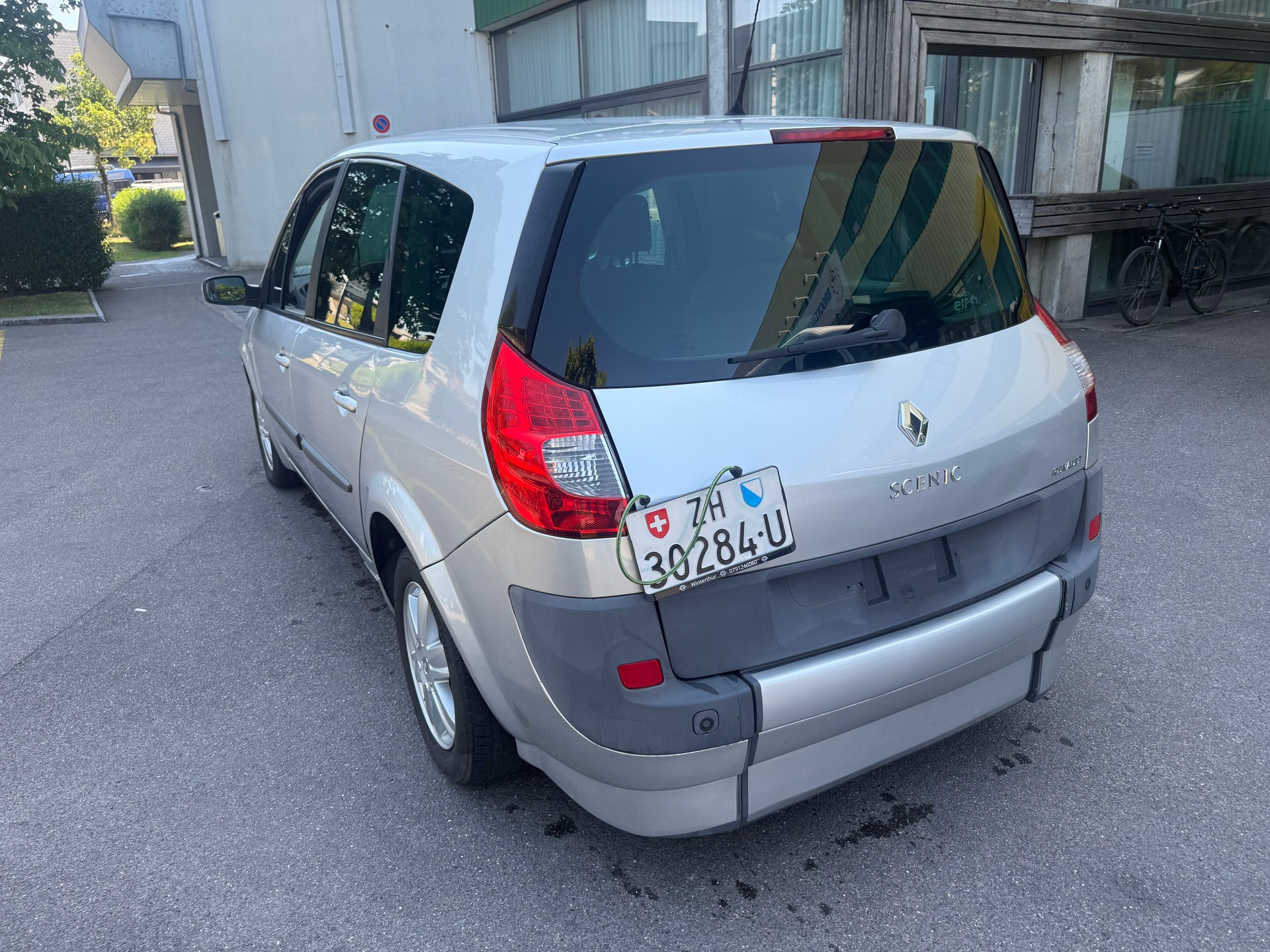RENAULT Grand Scénic 2.0 16V Dynamique-image-2