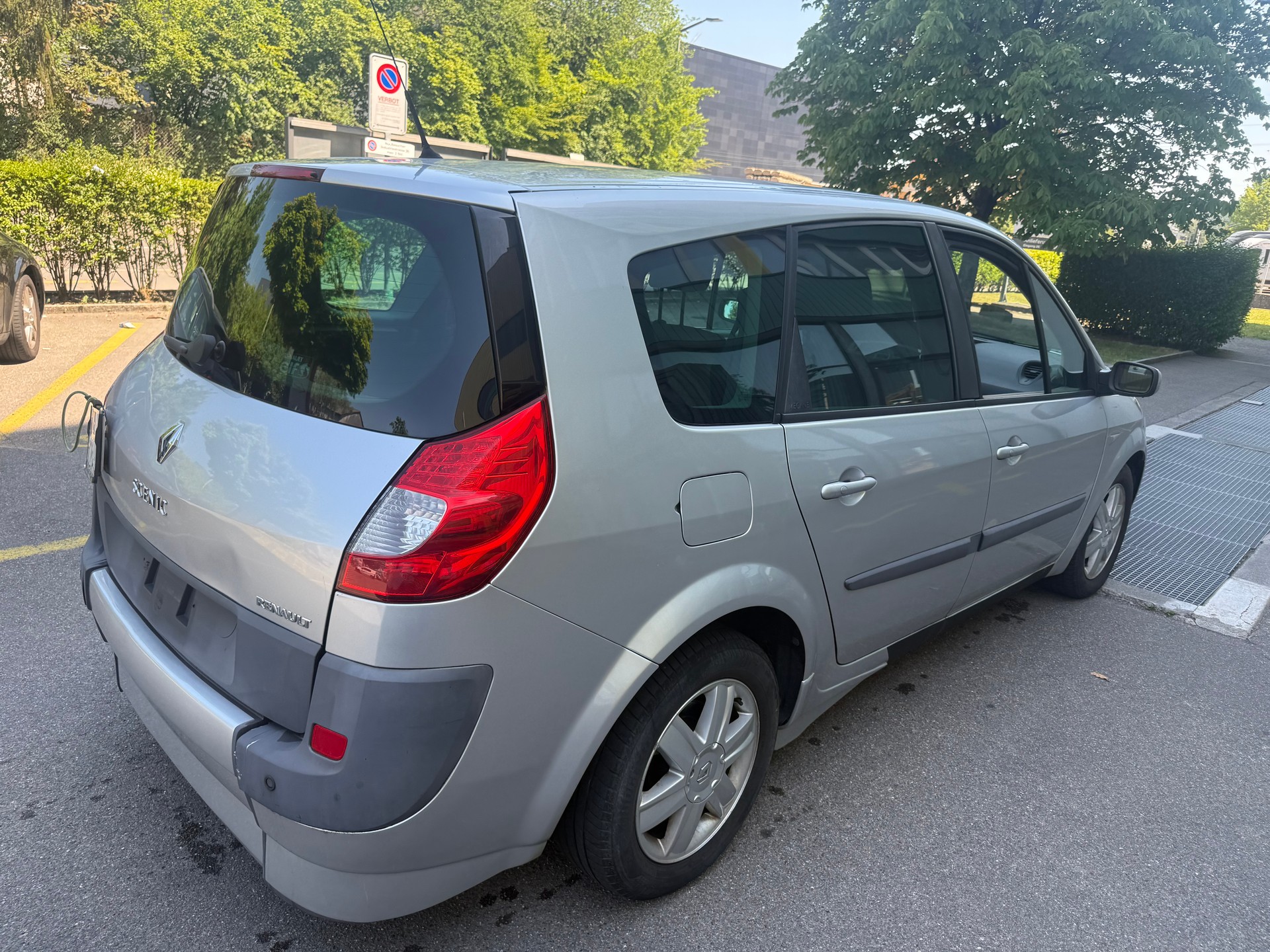 RENAULT Grand Scénic 2.0 16V Dynamique-image-4