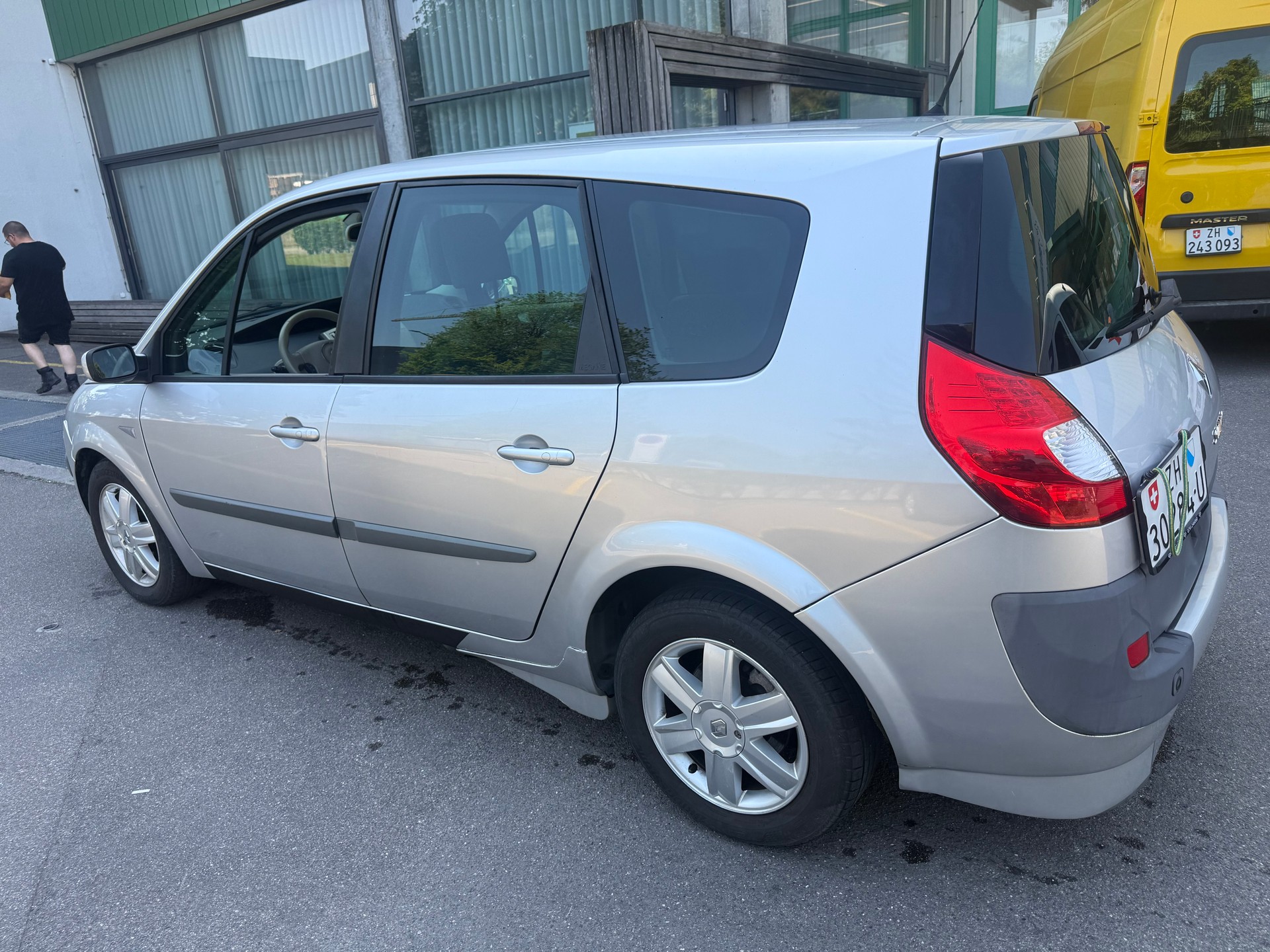RENAULT Grand Scénic 2.0 16V Dynamique-image-1