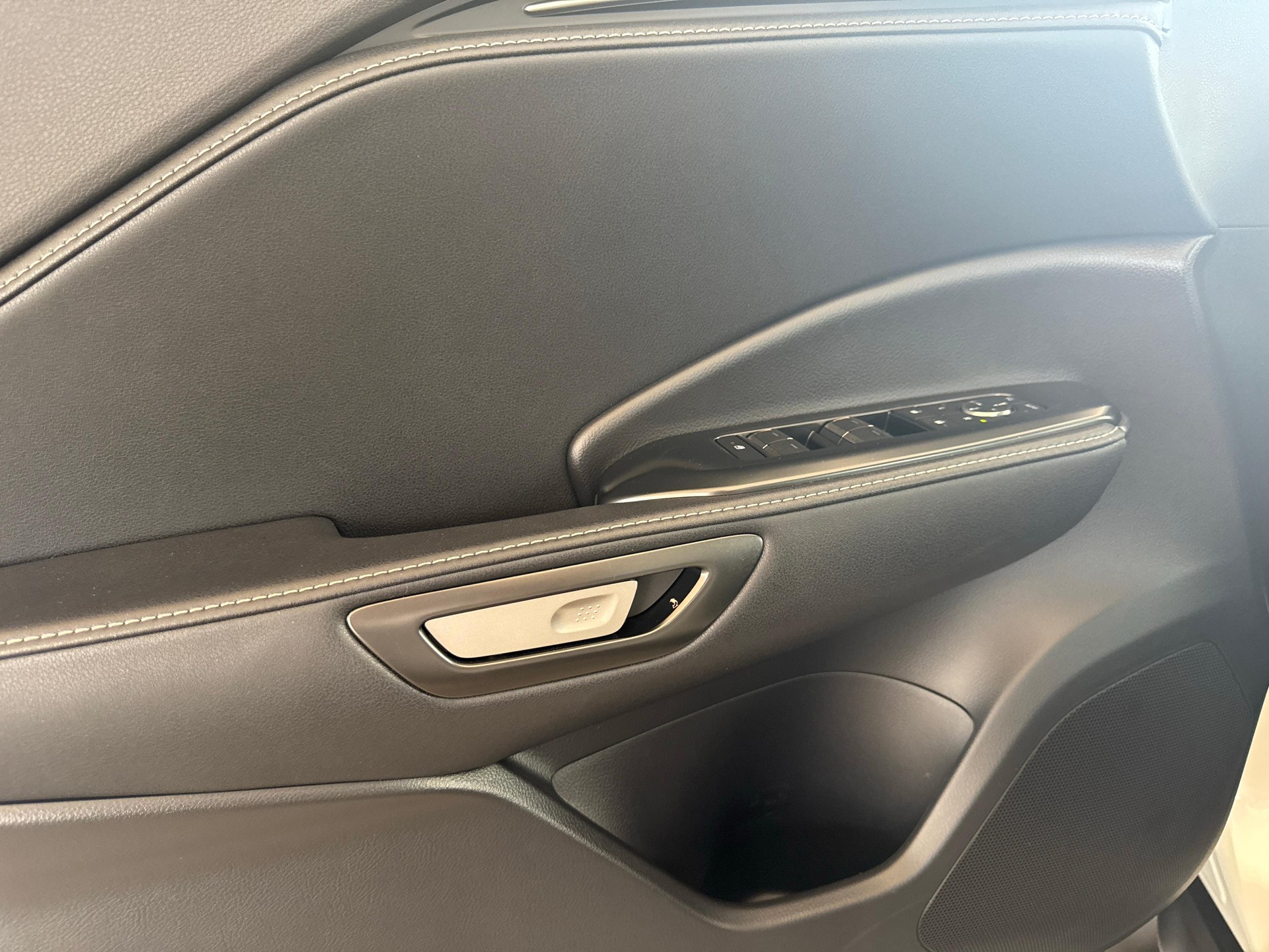 LEXUS LBX 1.5 Hybrid Relax / ab 3,99% Leasing bei Abschluss einer Protect Autoversicherung-image-12