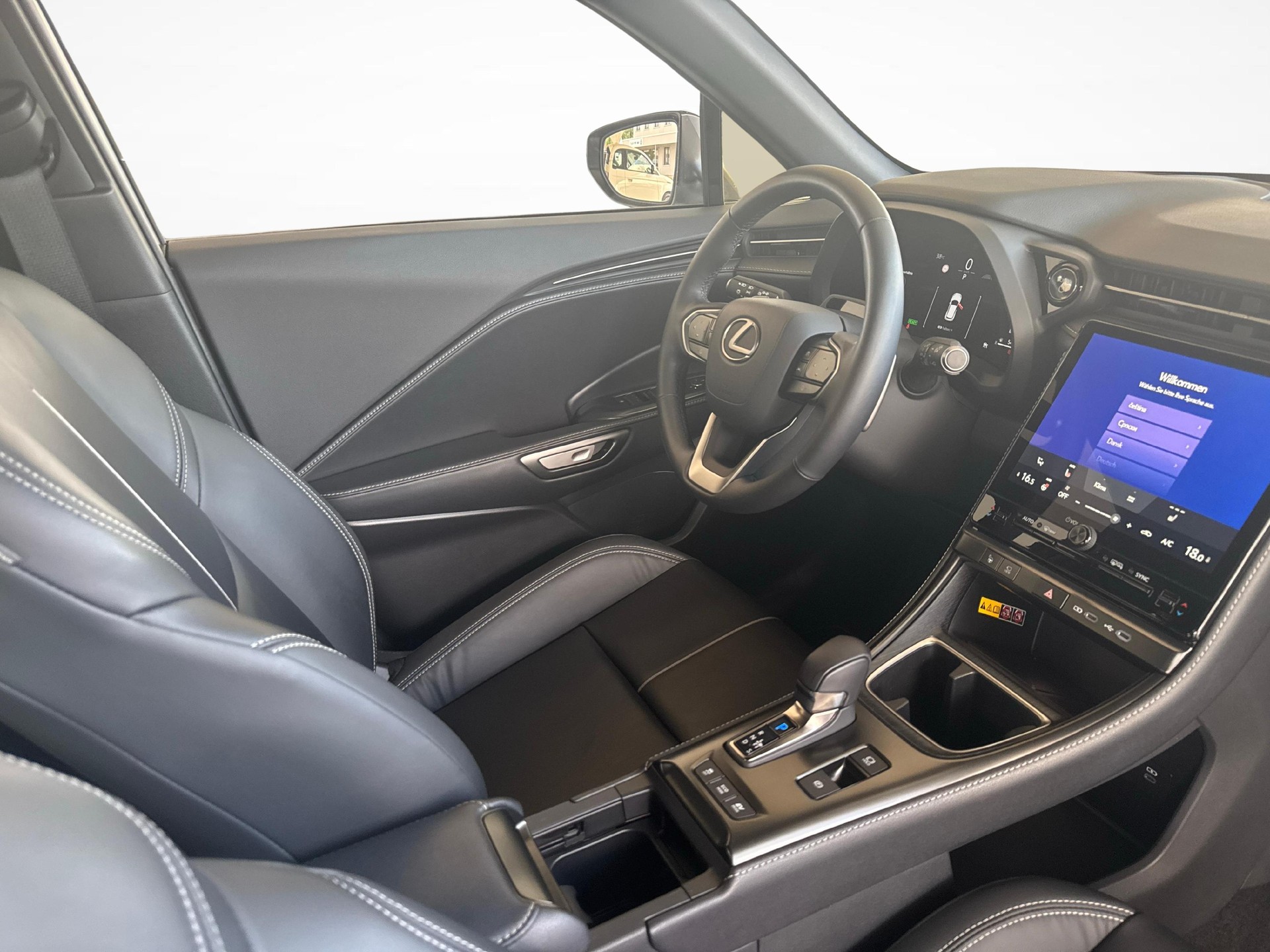 LEXUS LBX 1.5 Hybrid Relax-image-9