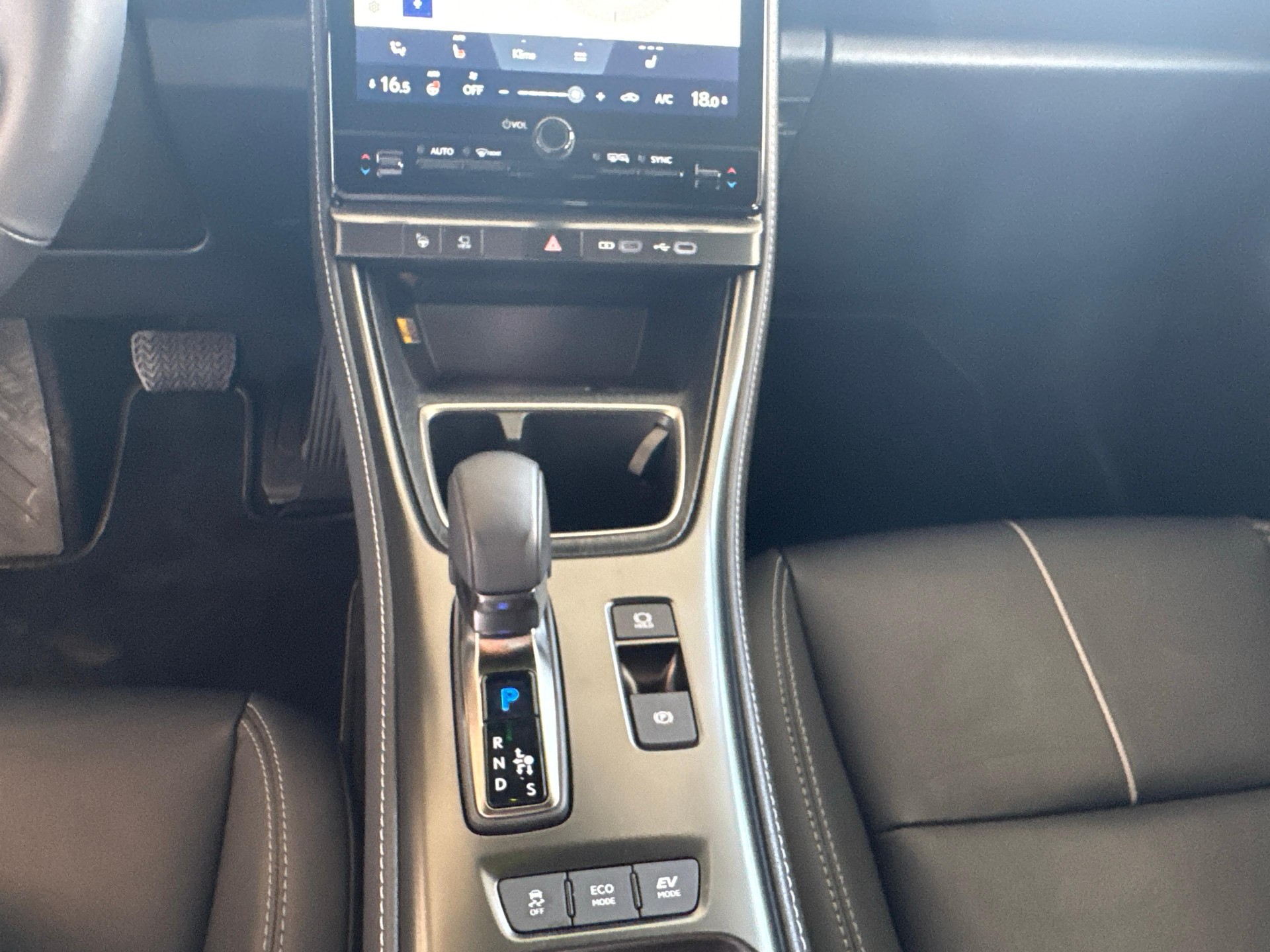 LEXUS LBX 1.5 Hybrid Relax / ab 3,99% Leasing bei Abschluss einer Protect Autoversicherung-image-16