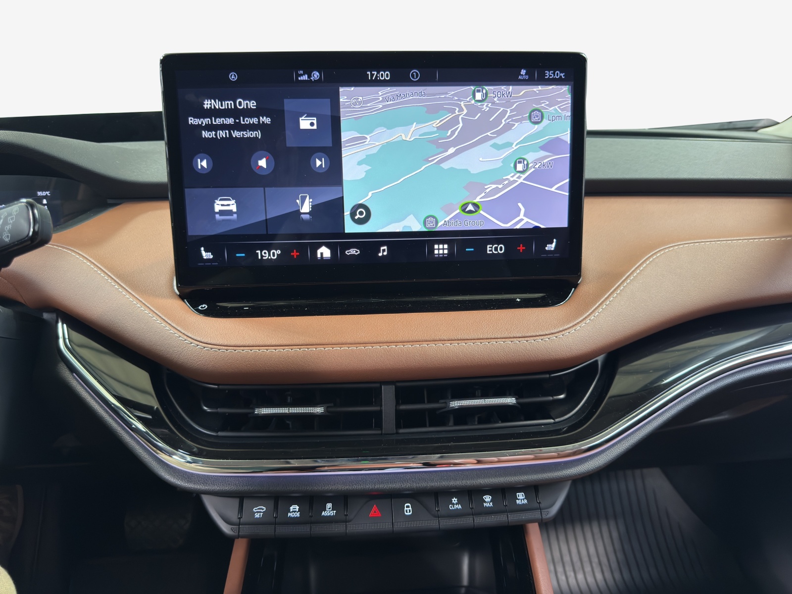SKODA Enyaq iV 80x-image-11