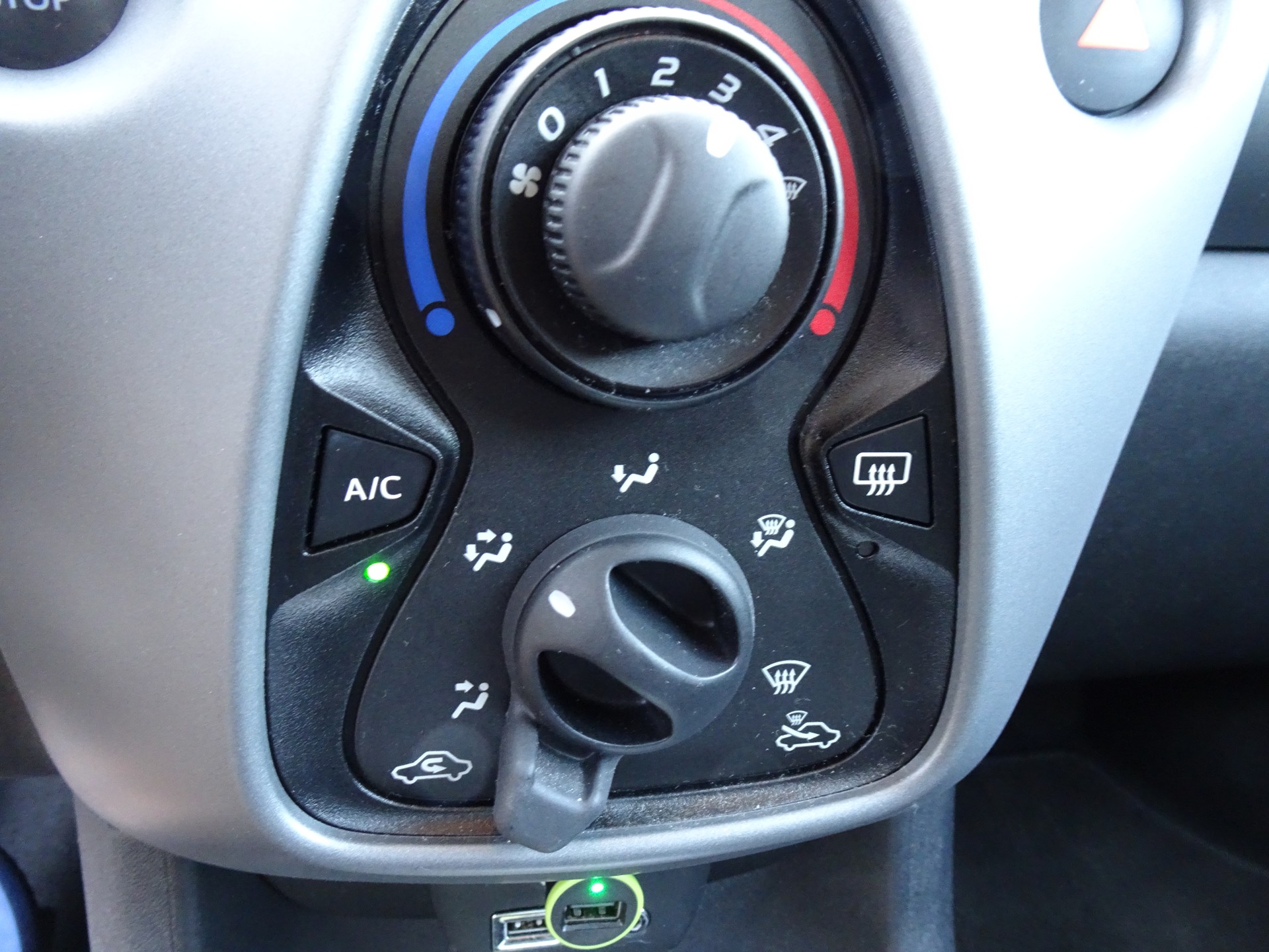TOYOTA AYGO-image-11
