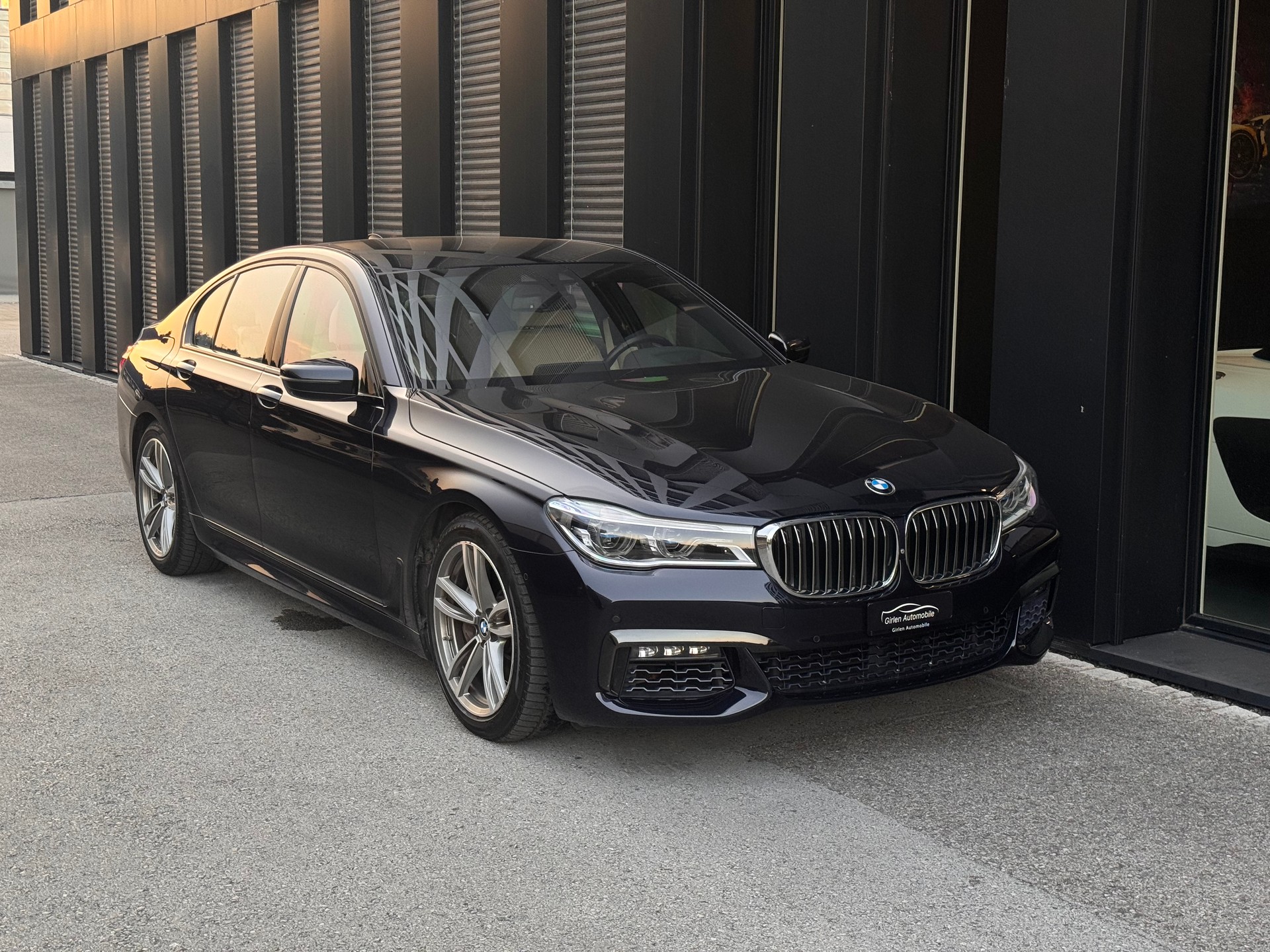 BMW 750i xDrive Steptronic-image-8