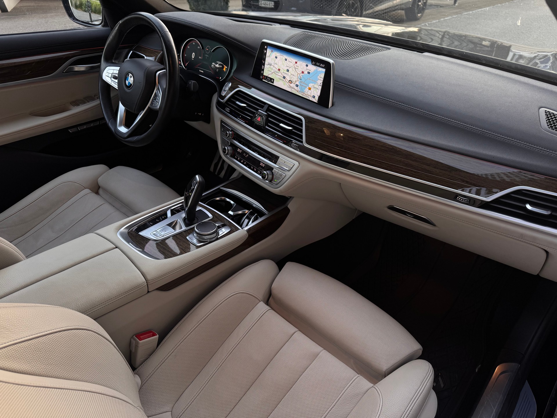 BMW 750i xDrive Steptronic-image-13