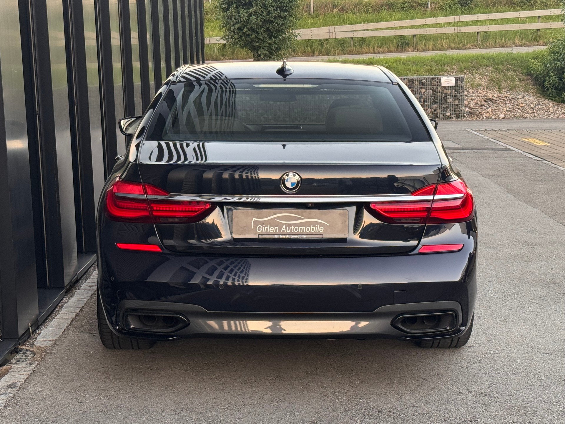 BMW 750i xDrive Steptronic-image-11