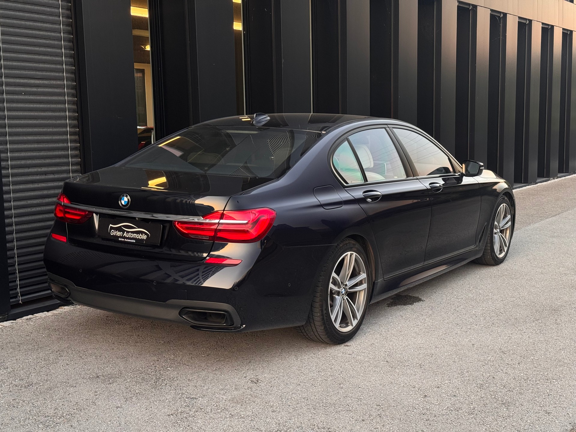 BMW 750i xDrive Steptronic-image-10