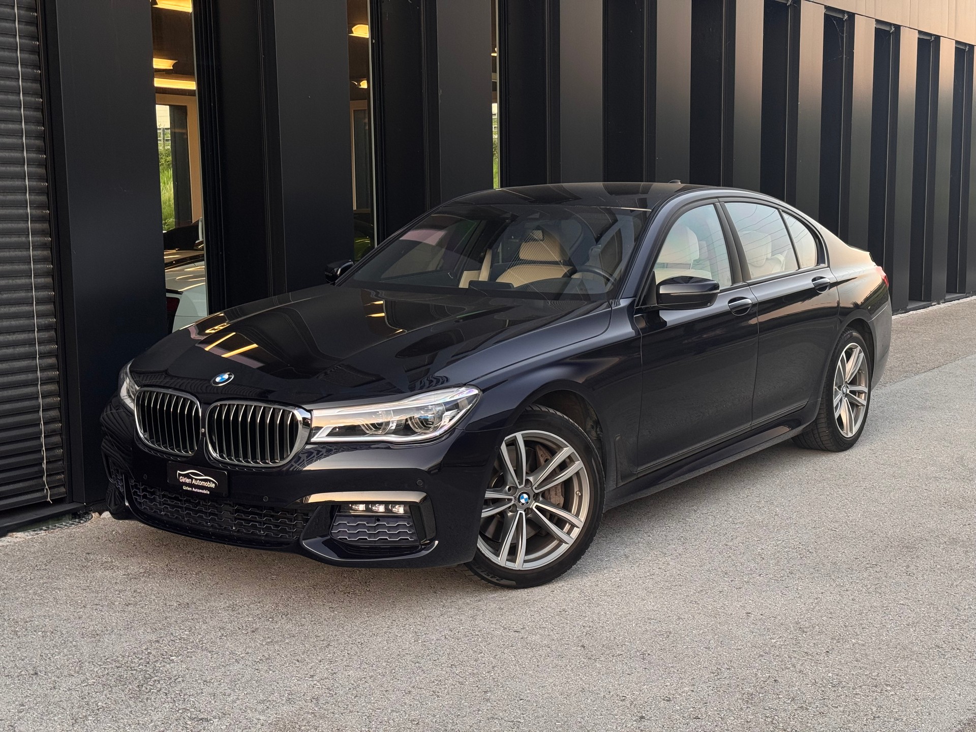BMW 750i xDrive Steptronic-image-0