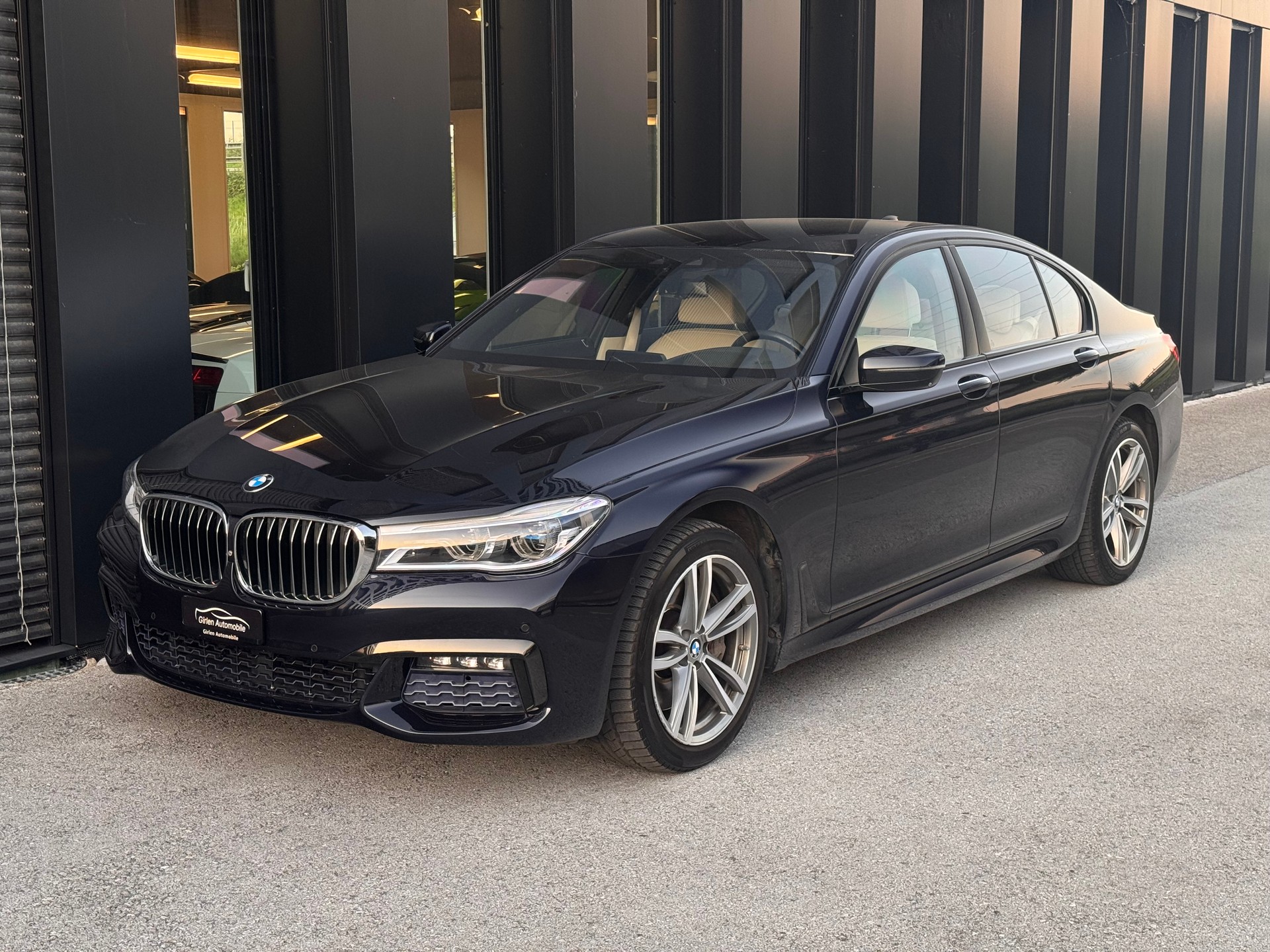 BMW 750i xDrive Steptronic-image-2