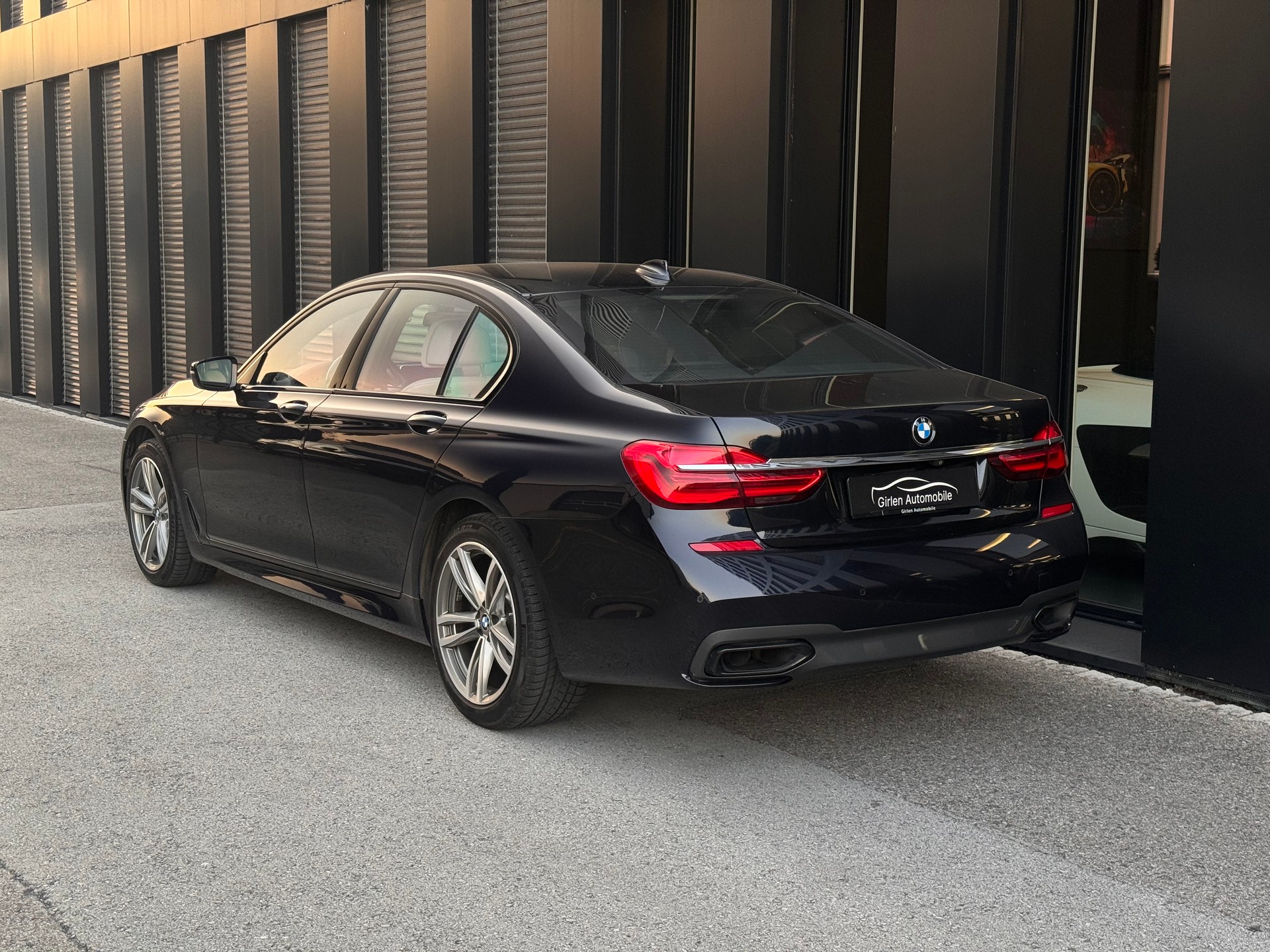 BMW 750i xDrive Steptronic-image-4