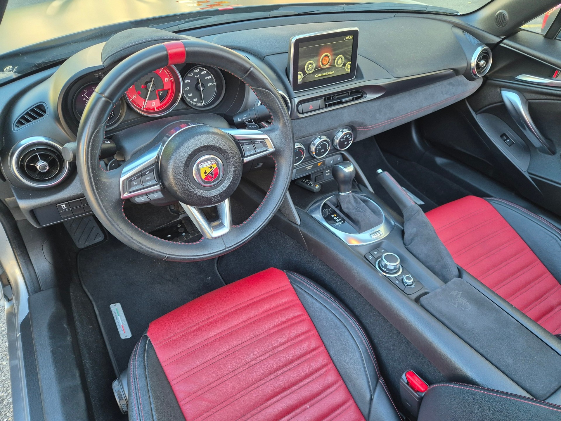 FIAT 124 Spider 1.4 TB Abarth Automatic-image-9