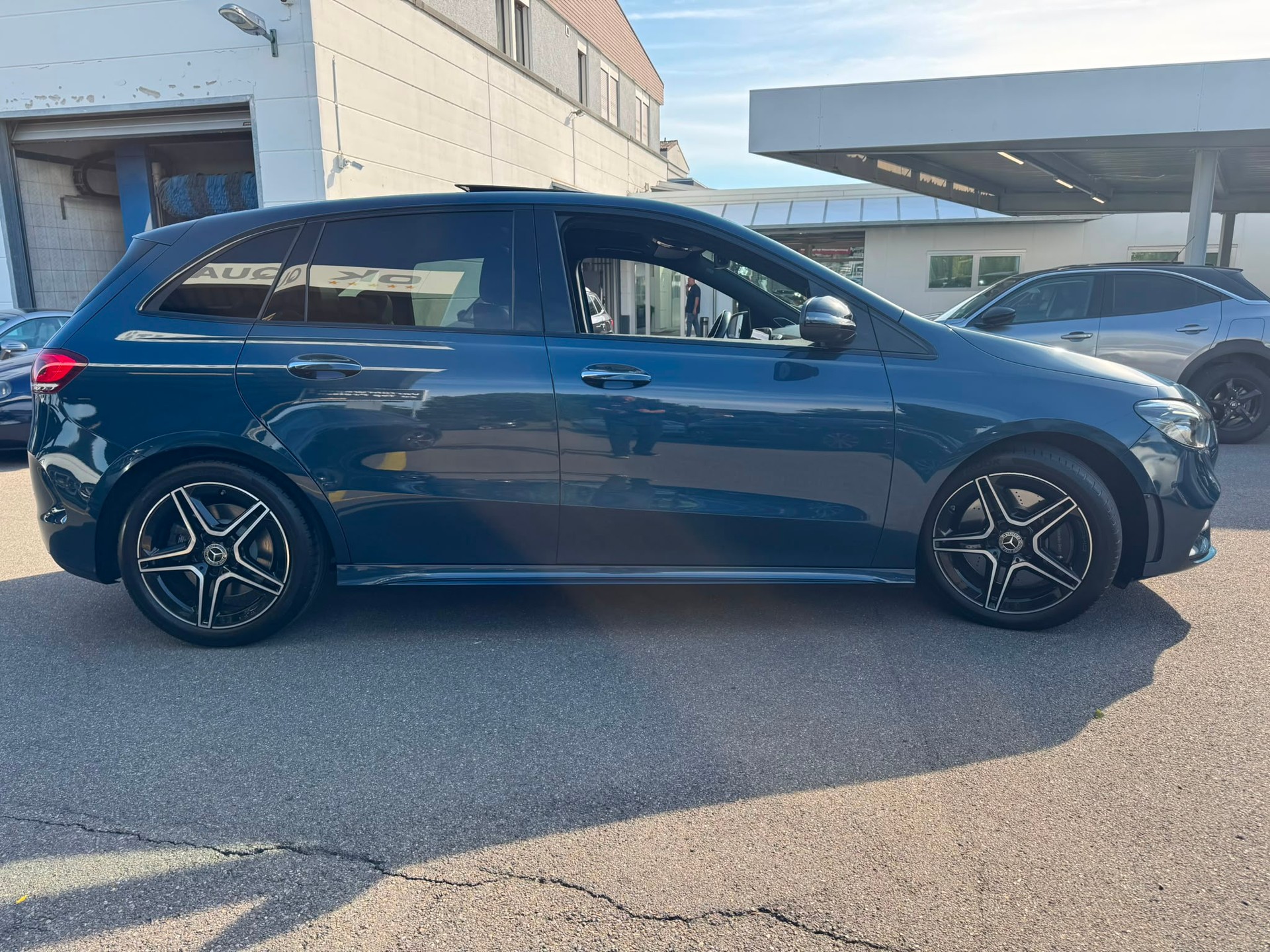 MERCEDES-BENZ B 250 4Matic AMG Line-image-4