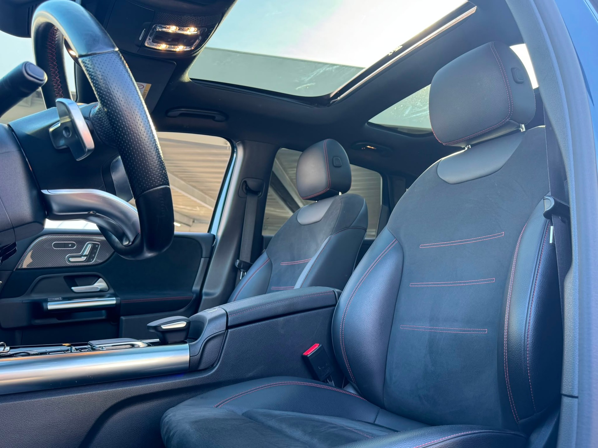 MERCEDES-BENZ B 250 4Matic AMG Line-image-13