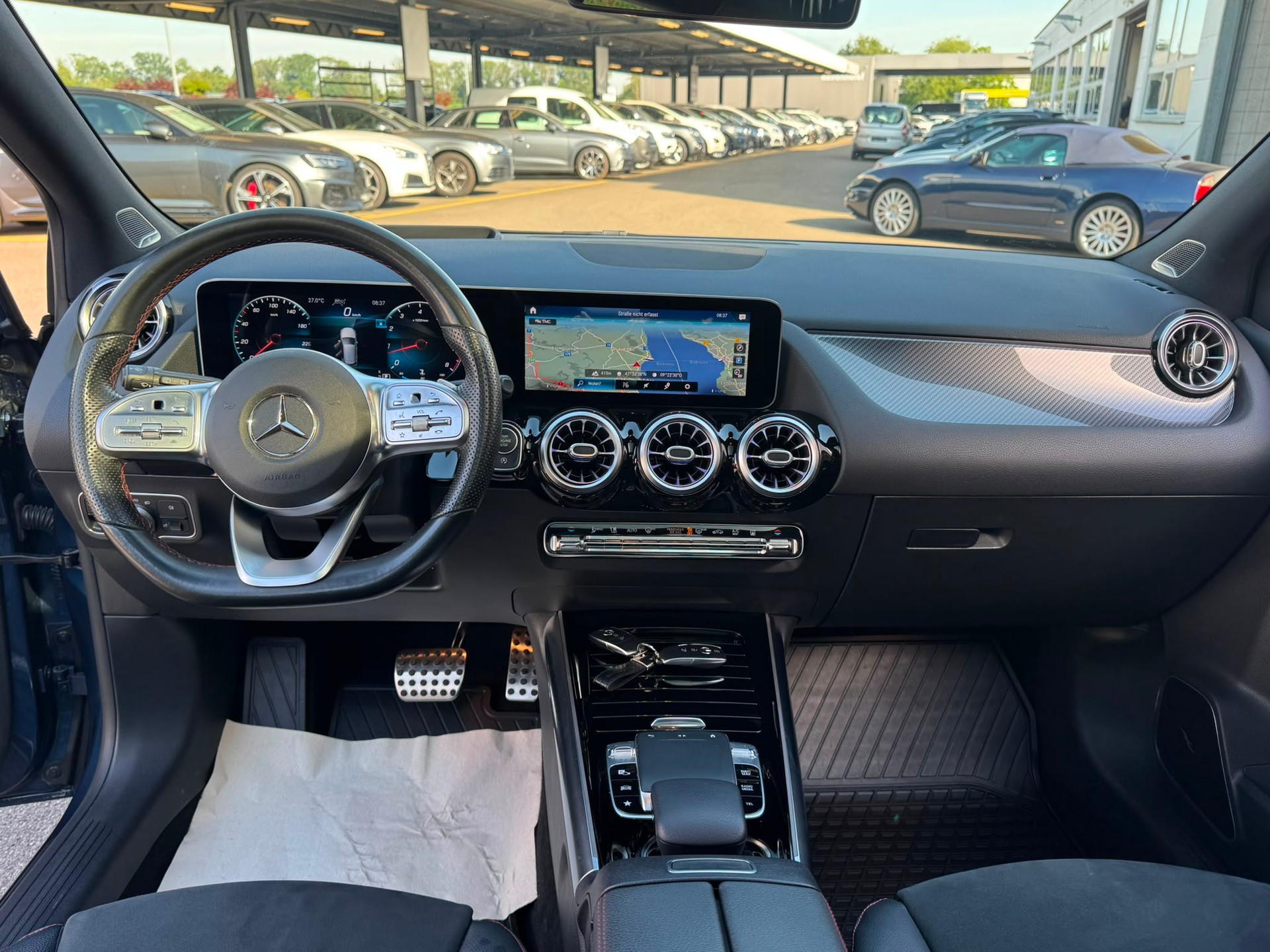 MERCEDES-BENZ B 250 4Matic AMG Line-image-9