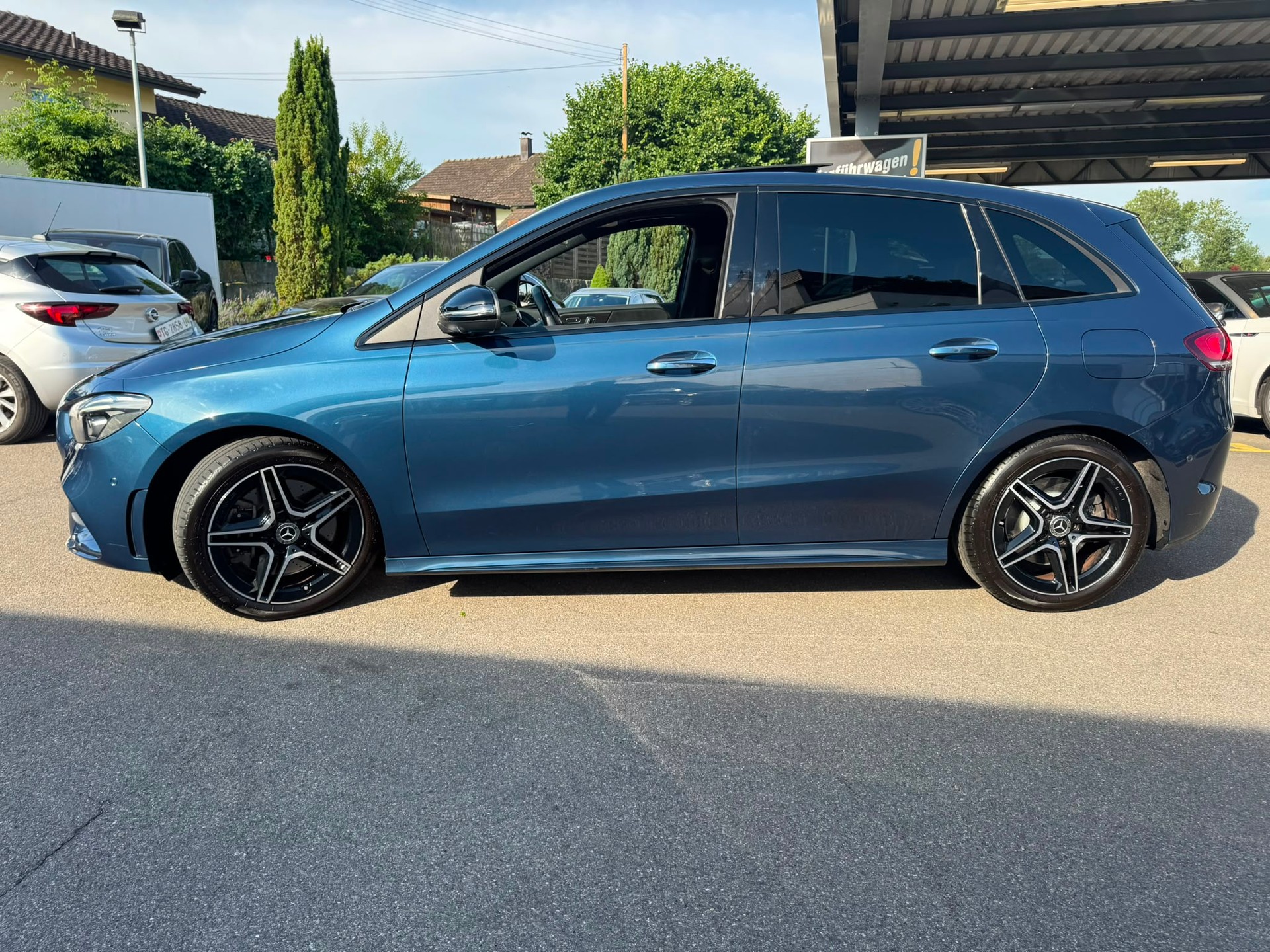 MERCEDES-BENZ B 250 4Matic AMG Line-image-3