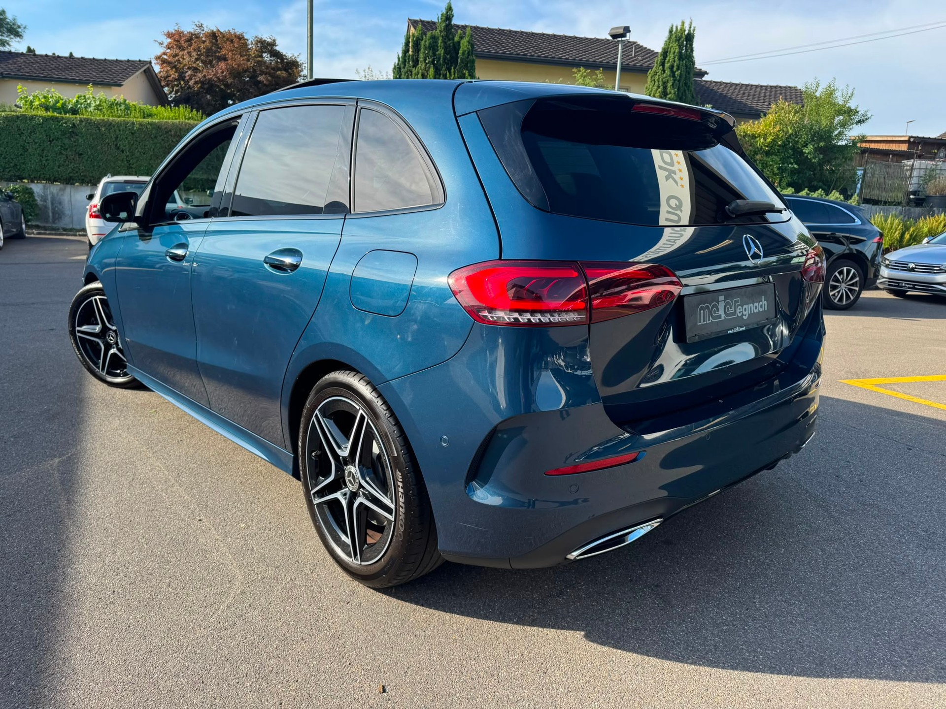 MERCEDES-BENZ B 250 4Matic AMG Line-image-5
