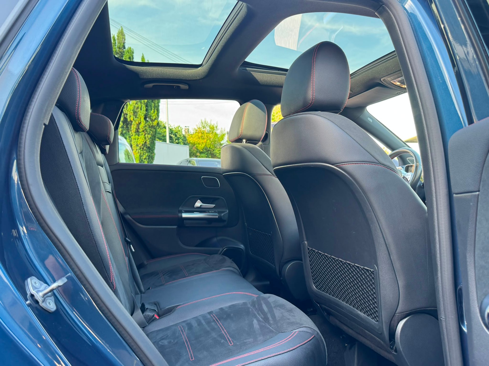 MERCEDES-BENZ B 250 4Matic AMG Line-image-15