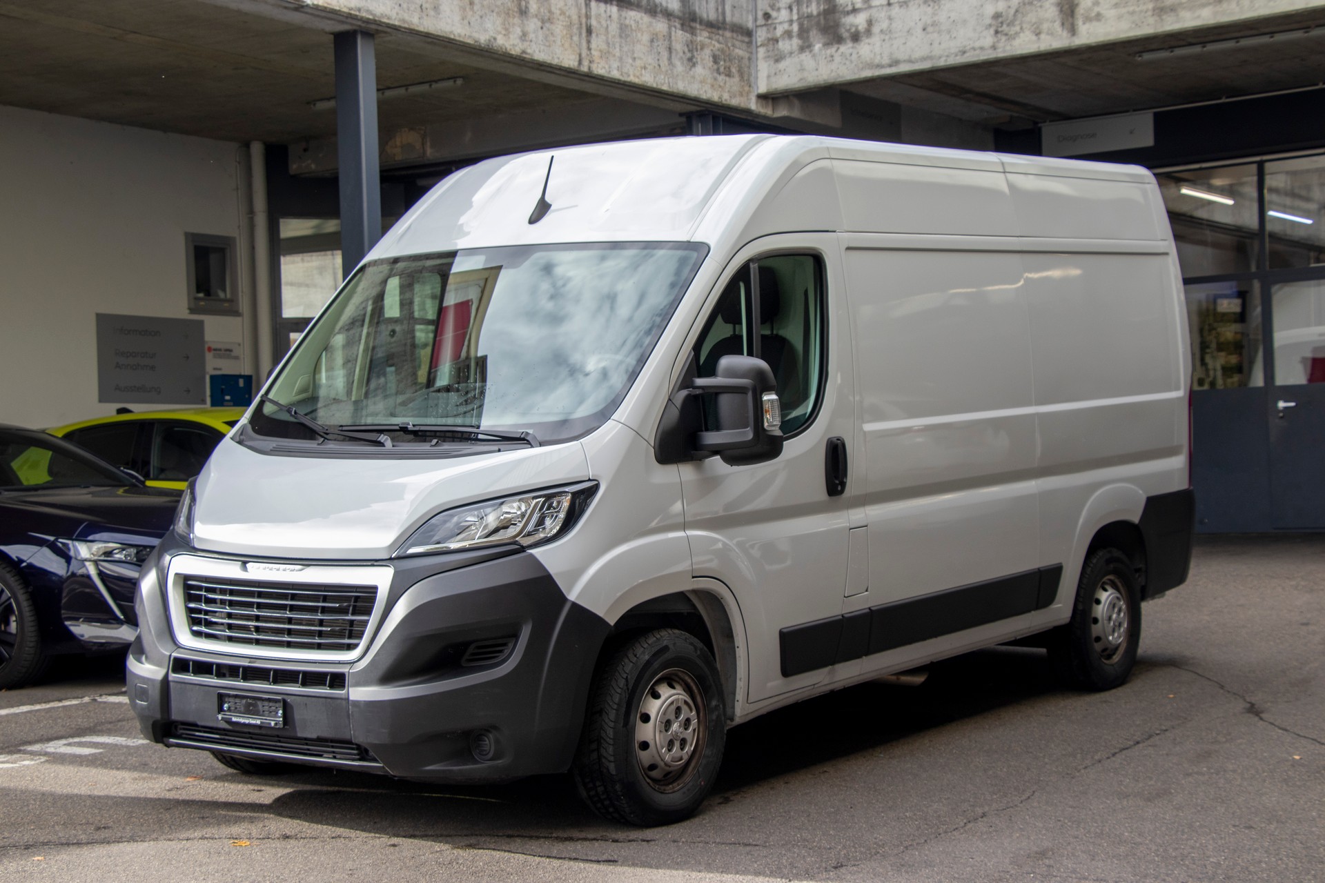 PEUGEOT Boxer 2.2 HDI 330 L2H2-image-0