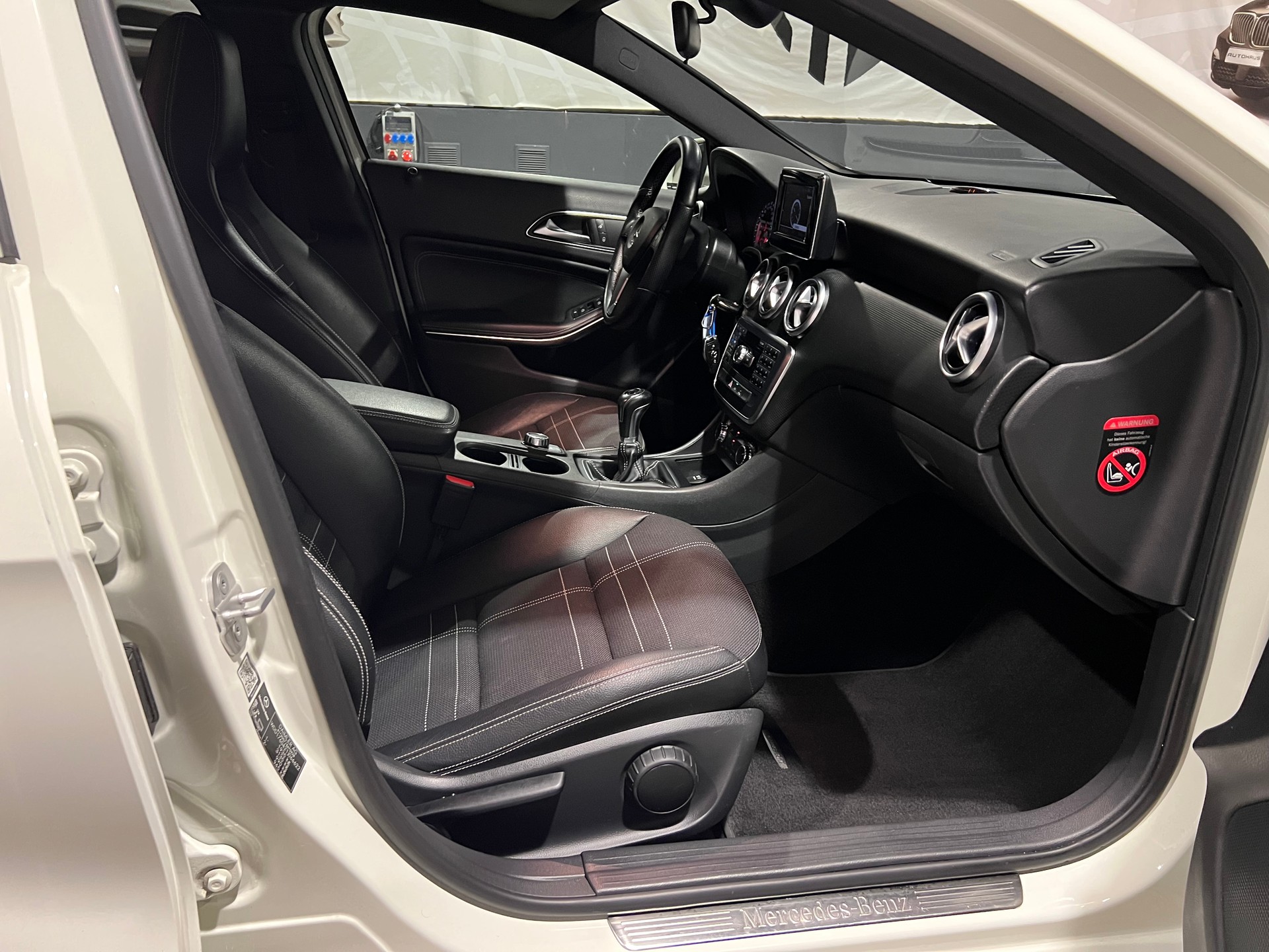 MERCEDES-BENZ A 180 Urban-image-13