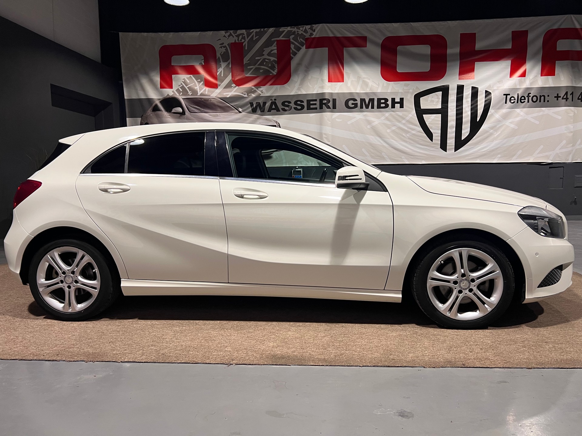 MERCEDES-BENZ A 180 Urban-image-1