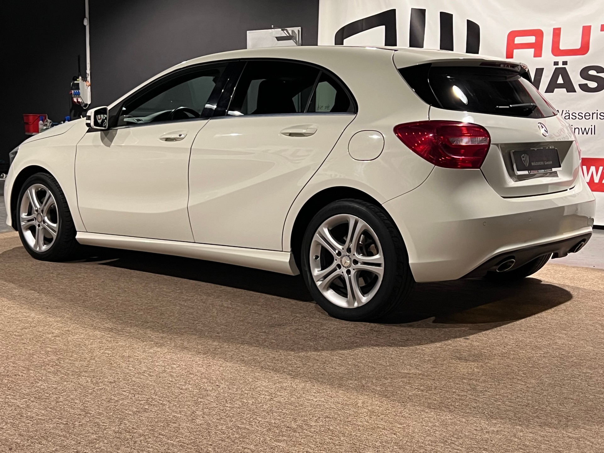 MERCEDES-BENZ A 180 Urban-image-5