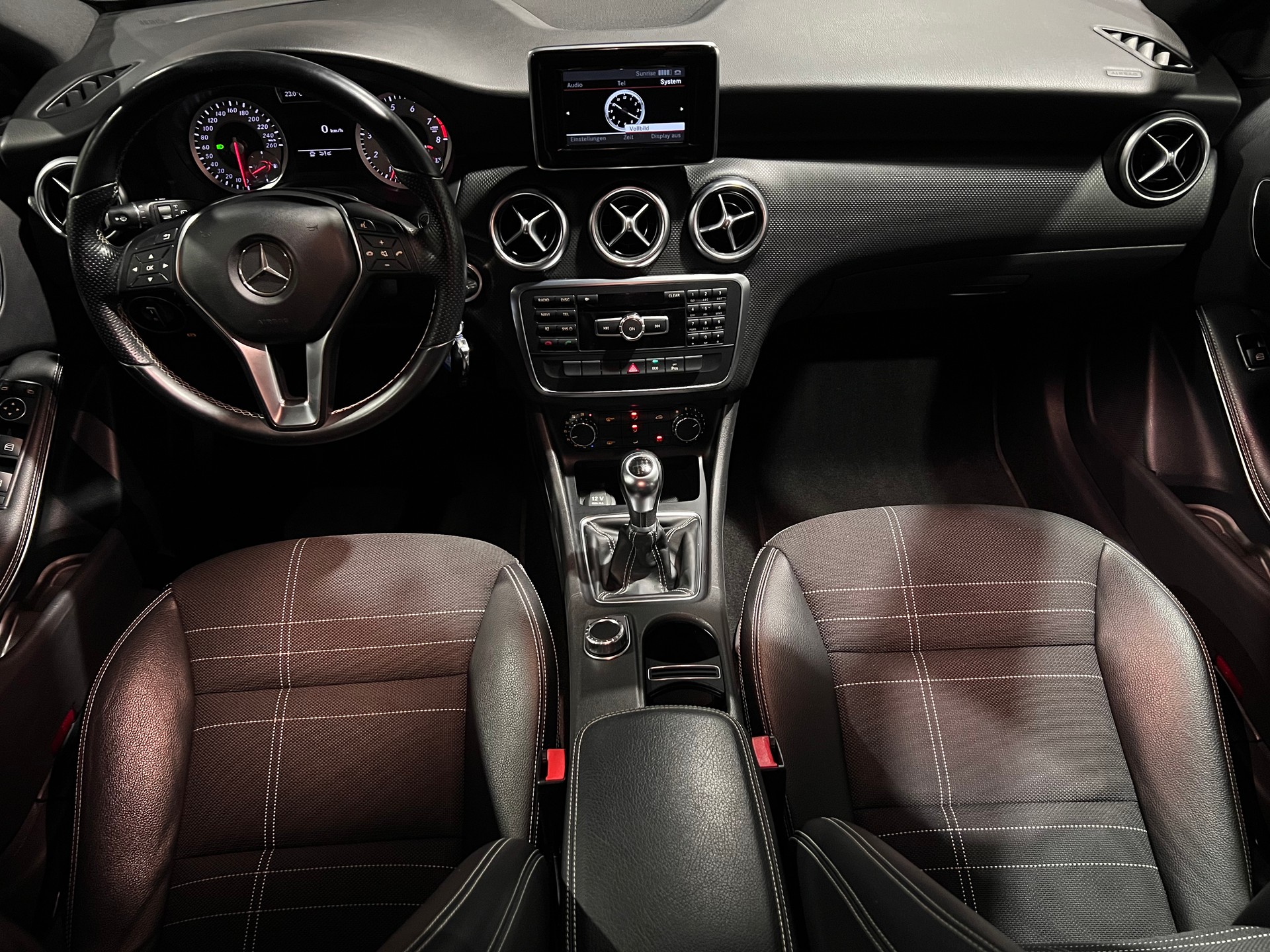 MERCEDES-BENZ A 180 Urban-image-9