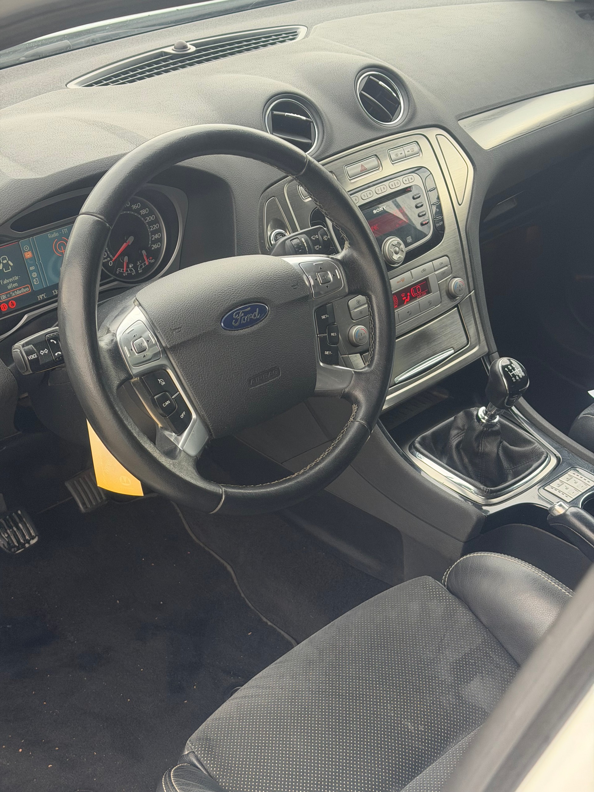 FORD Mondeo 2.5i 20V Turbo Titanium-image-9
