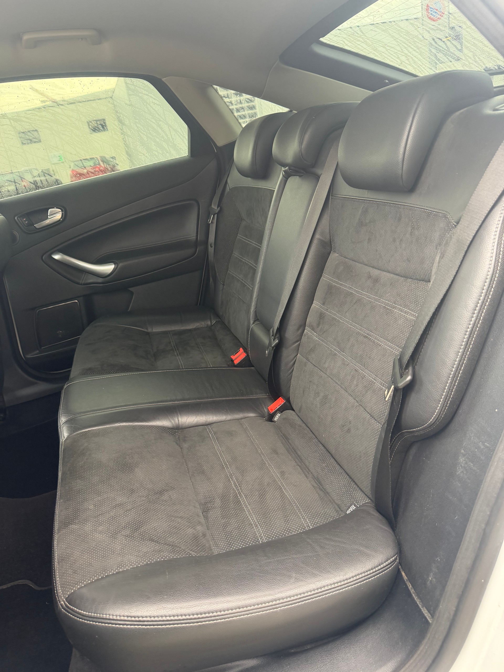 FORD Mondeo 2.5i 20V Turbo Titanium-image-8