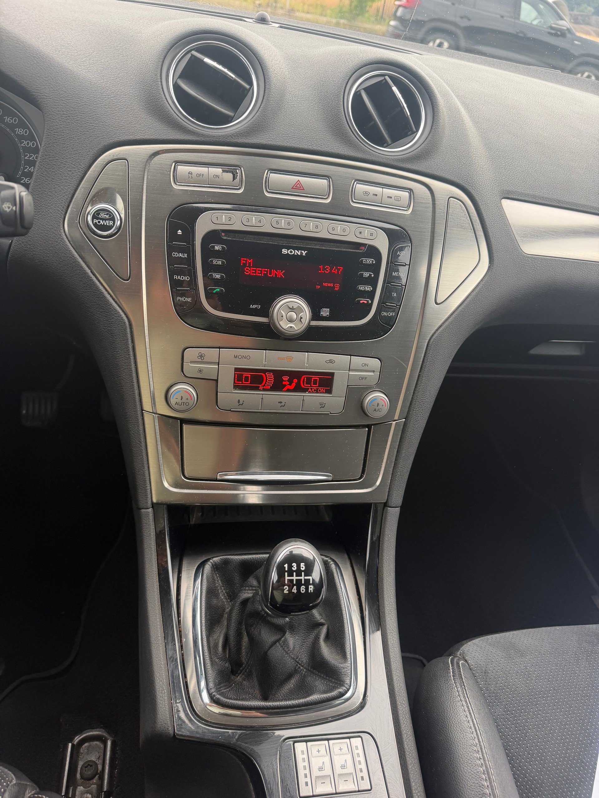 FORD Mondeo 2.5i 20V Turbo Titanium-image-11