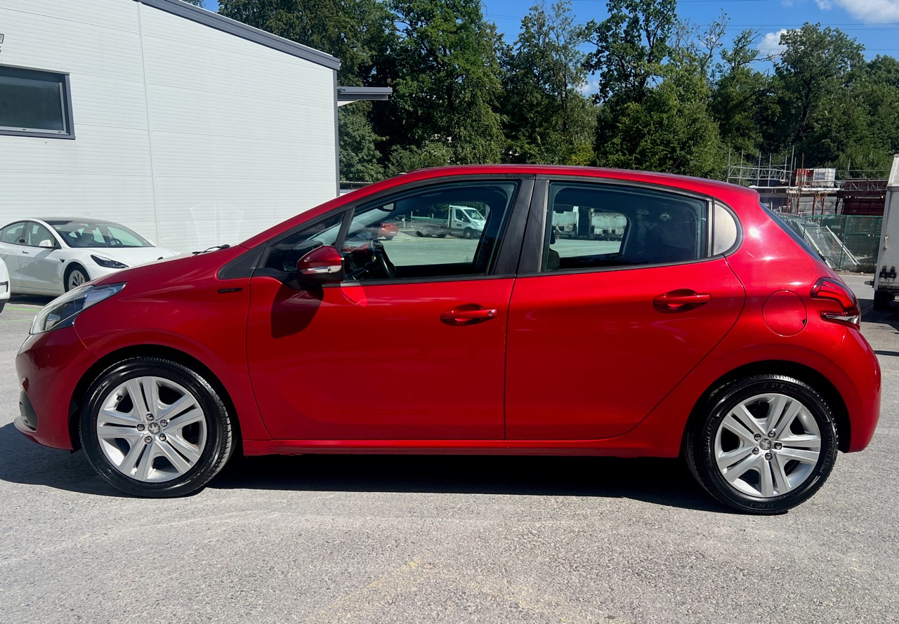 PEUGEOT 208 1.2 PureTech Signature-image-4