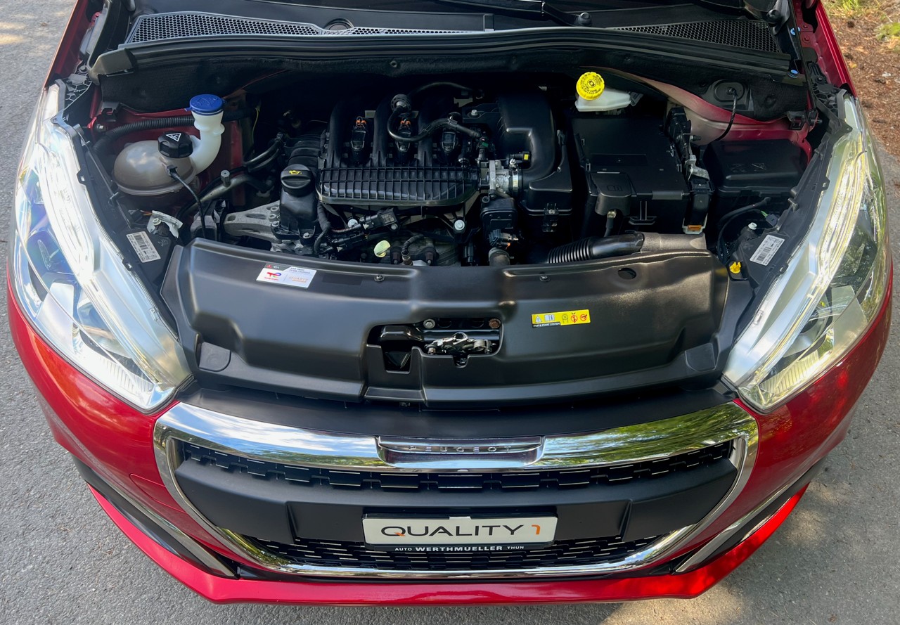 PEUGEOT 208 1.2 PureTech Signature-image-13