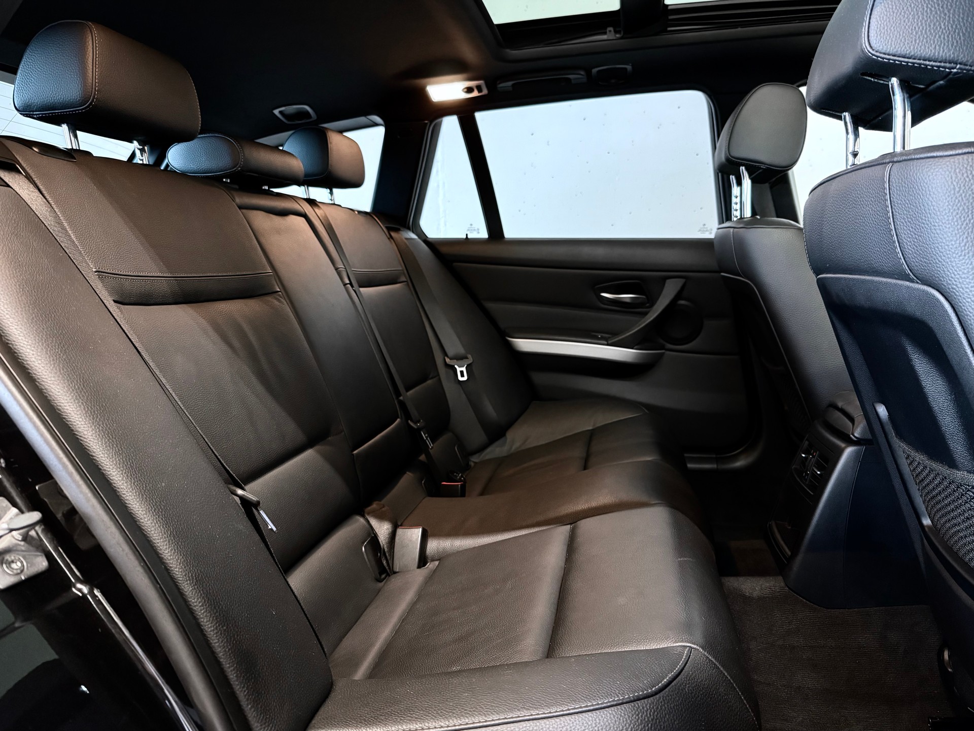 BMW 335i xDrive Touring | AUTOMATIK | ALLRAD | HARTGE AUSPUFFANLAGE | DISTANZSCHEIBEN EINGETRAGEN-image-9