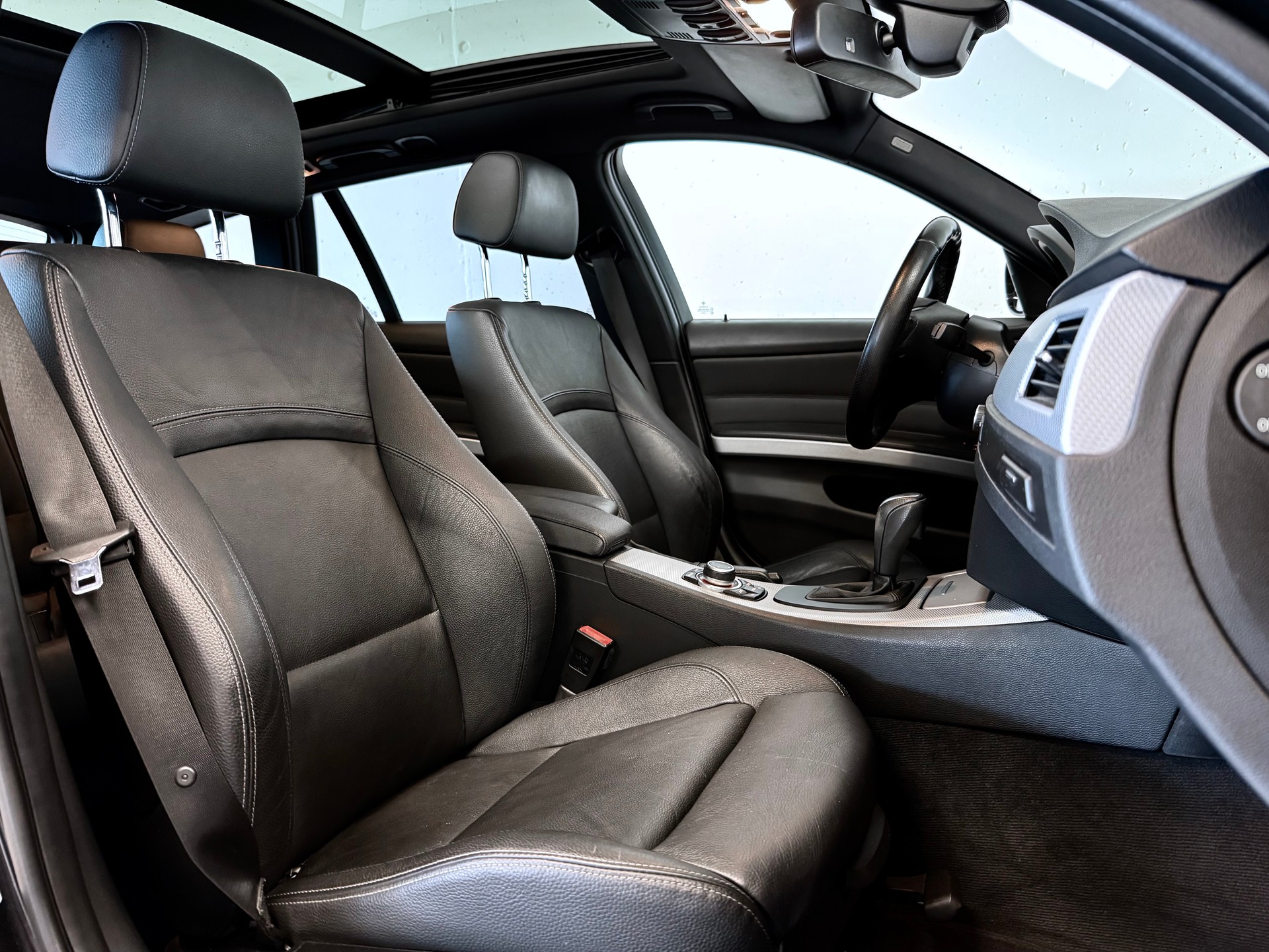 BMW 335i xDrive Touring | AUTOMATIK | ALLRAD | HARTGE AUSPUFFANLAGE | DISTANZSCHEIBEN EINGETRAGEN-image-8