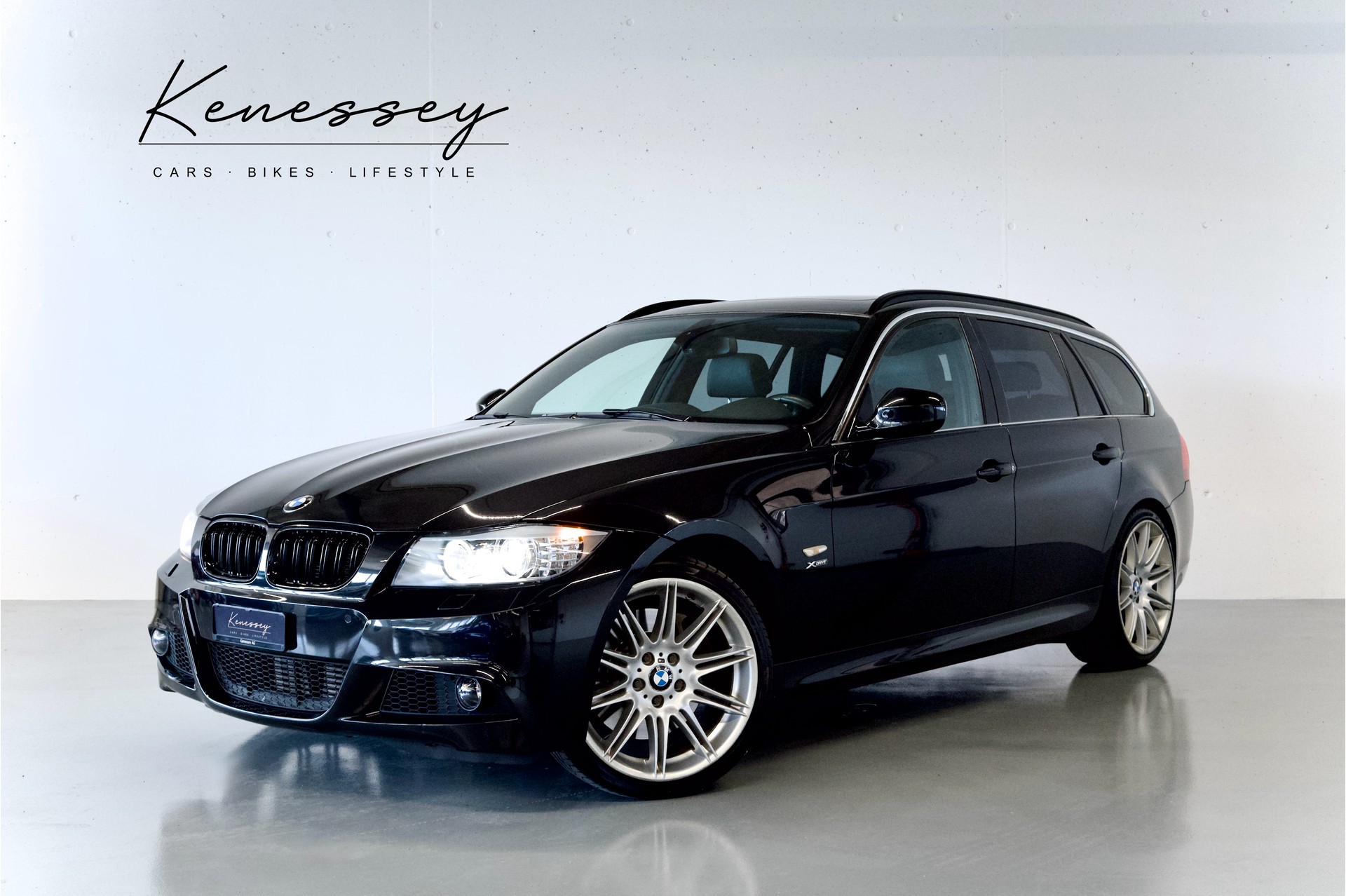 BMW 335i xDrive Touring | AUTOMATIK | ALLRAD | HARTGE AUSPUFFANLAGE | DISTANZSCHEIBEN EINGETRAGEN-image-0