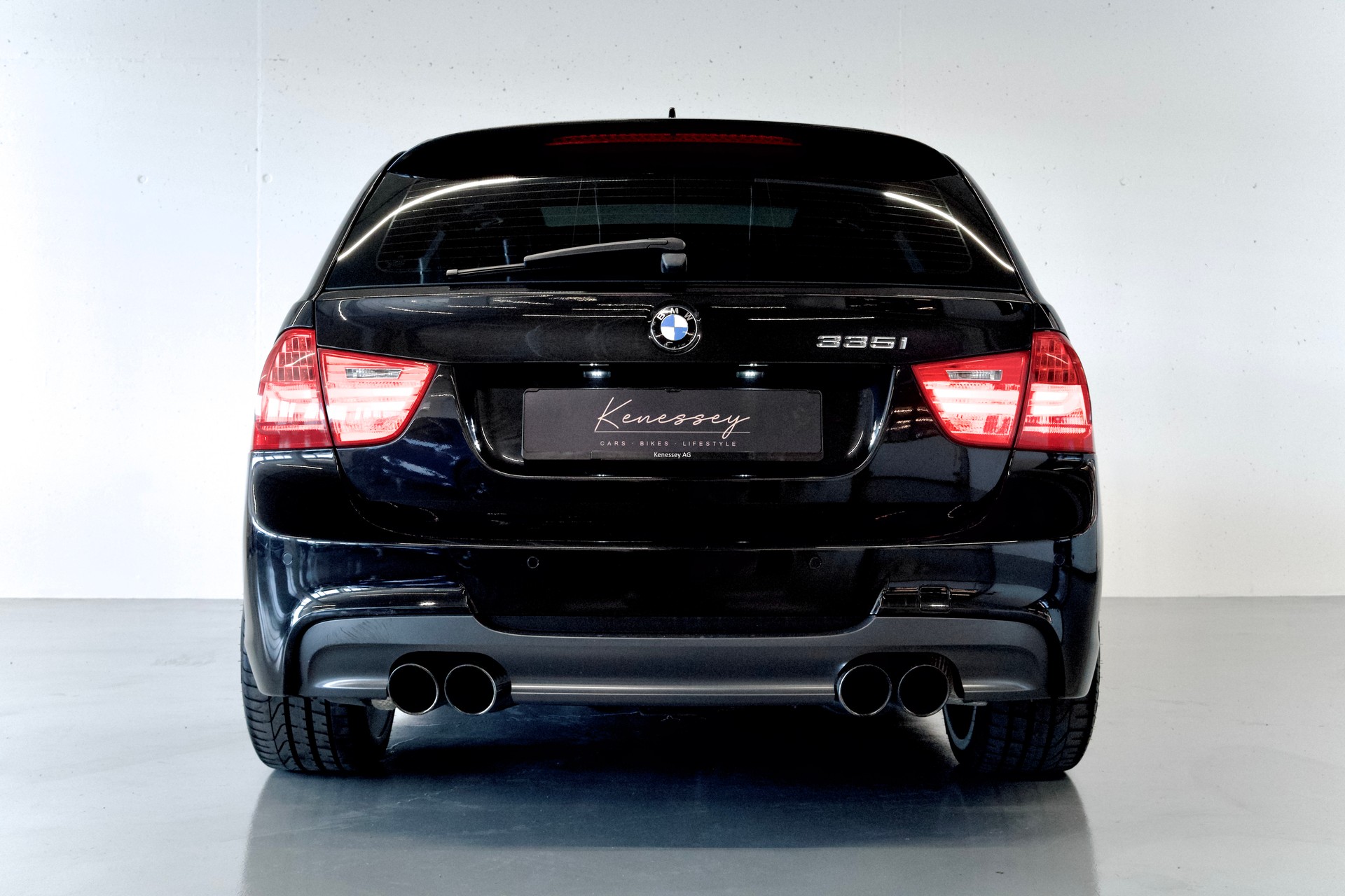 BMW 335i xDrive Touring | AUTOMATIK | ALLRAD | HARTGE AUSPUFFANLAGE | DISTANZSCHEIBEN EINGETRAGEN-image-4