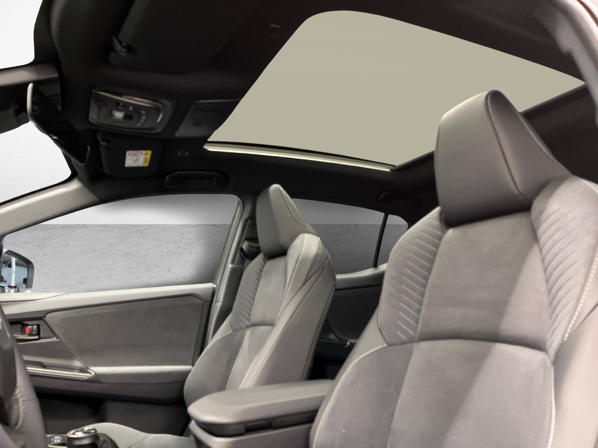 TOYOTA C-HR+ Premium AWD-image-13