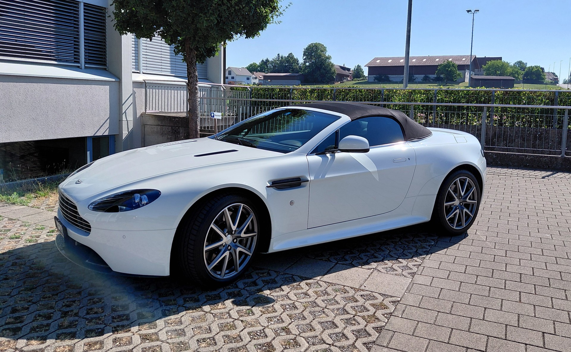 ASTON MARTIN Vantage S R-image-11