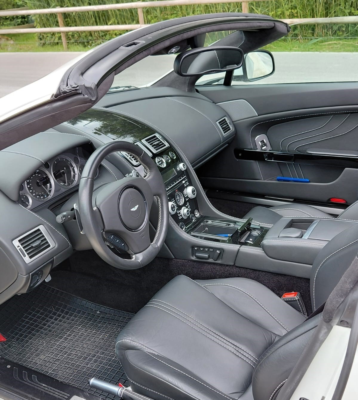 ASTON MARTIN Vantage S R-image-8