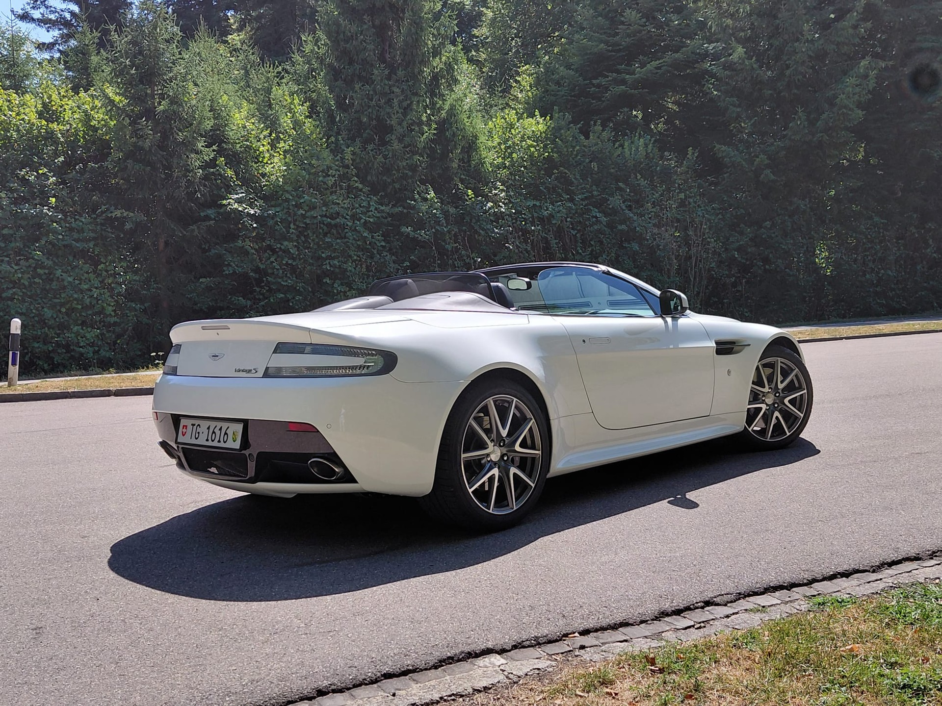 ASTON MARTIN Vantage S R Sportshift Roadster-image-3