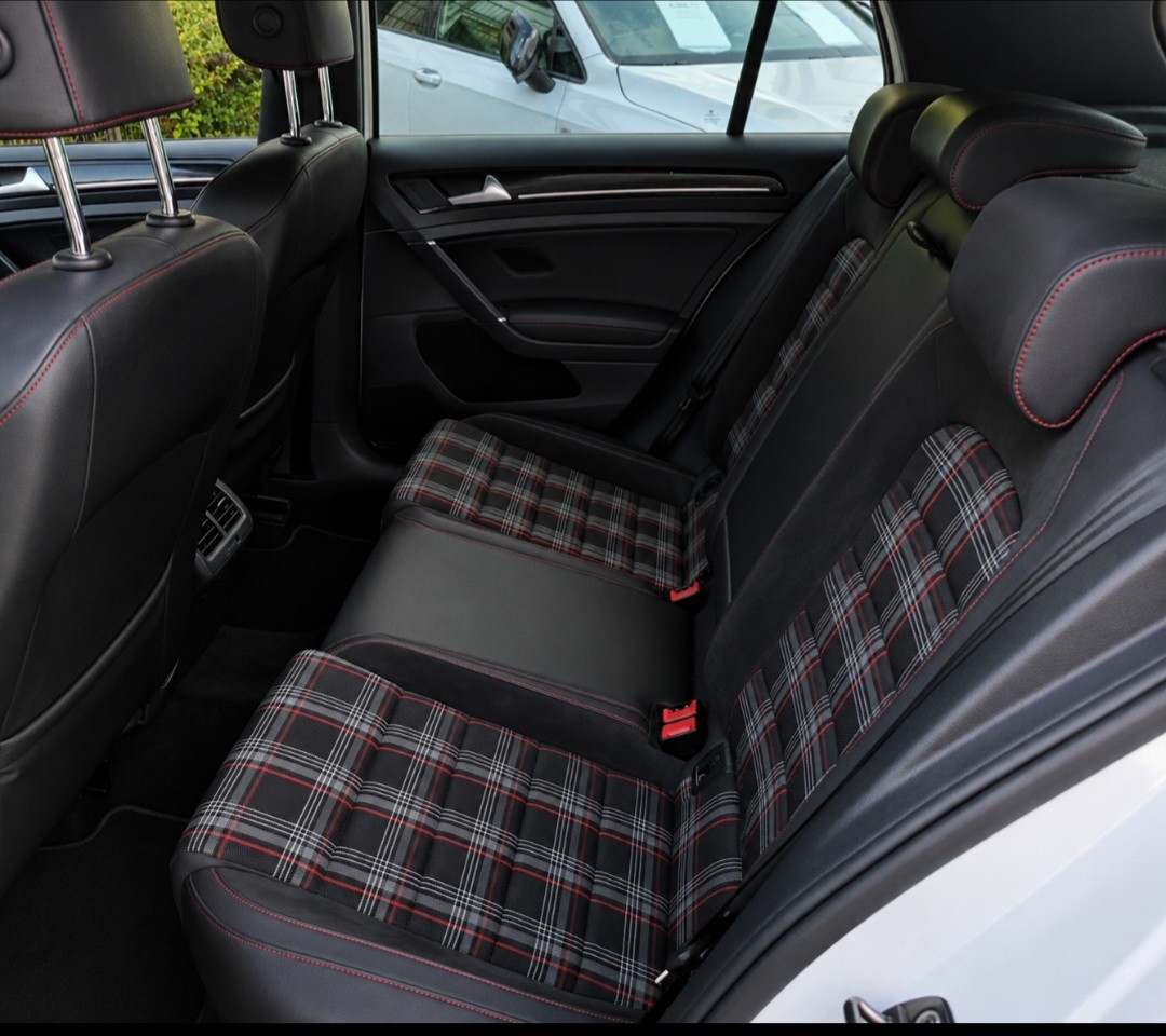 VW Golf 2.0 TSI GTI DSG 220 PS Special ausführung-image-11