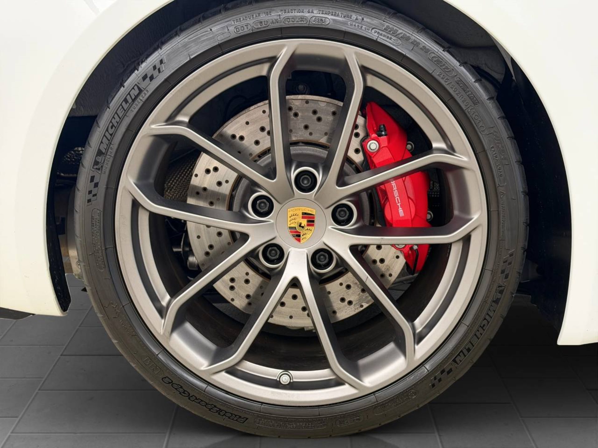 PORSCHE 718 Spyder-image-10