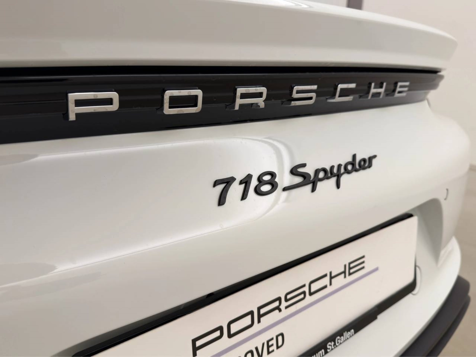 PORSCHE 718 Spyder-image-12