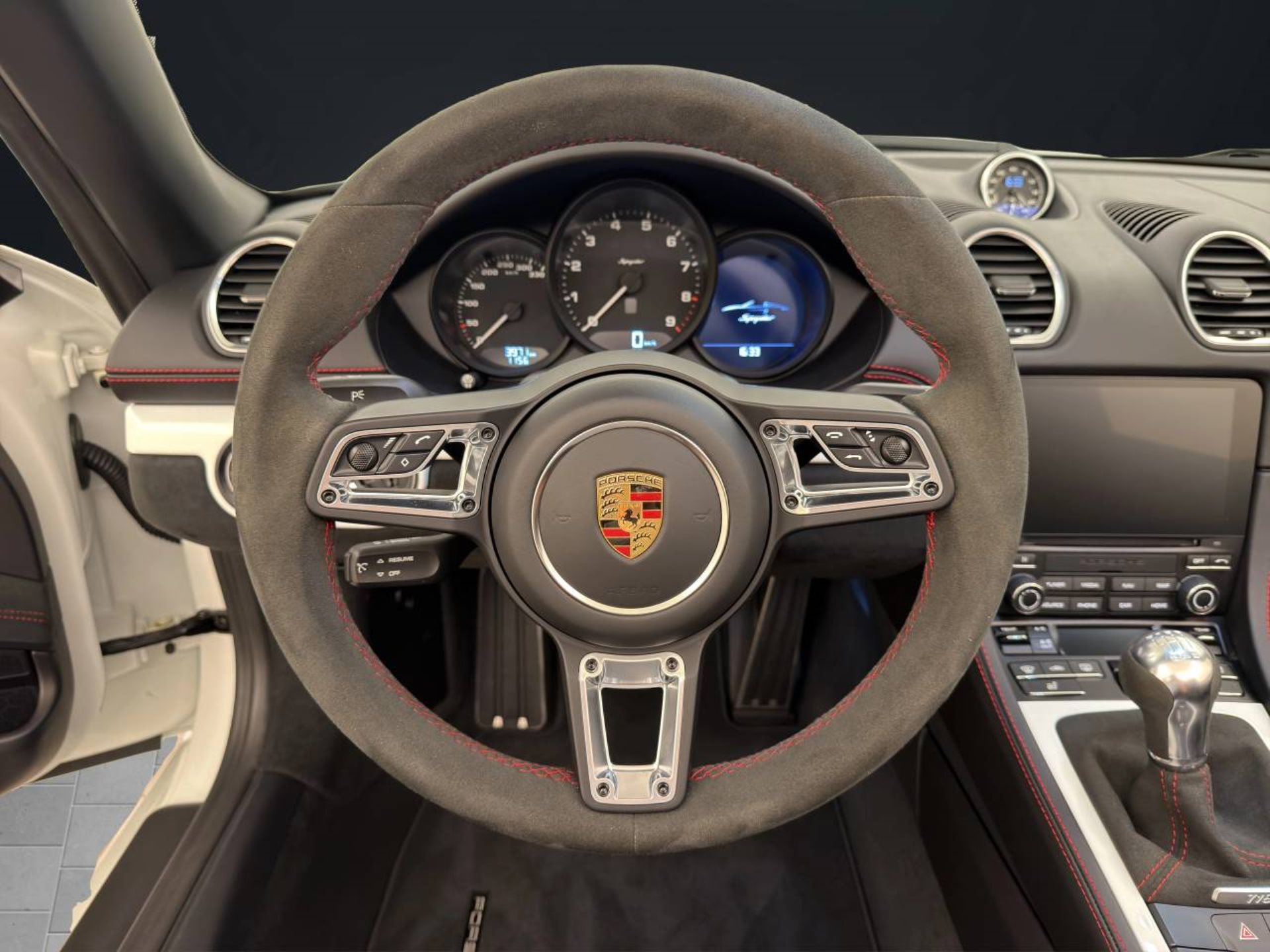 PORSCHE 718 Spyder-image-13