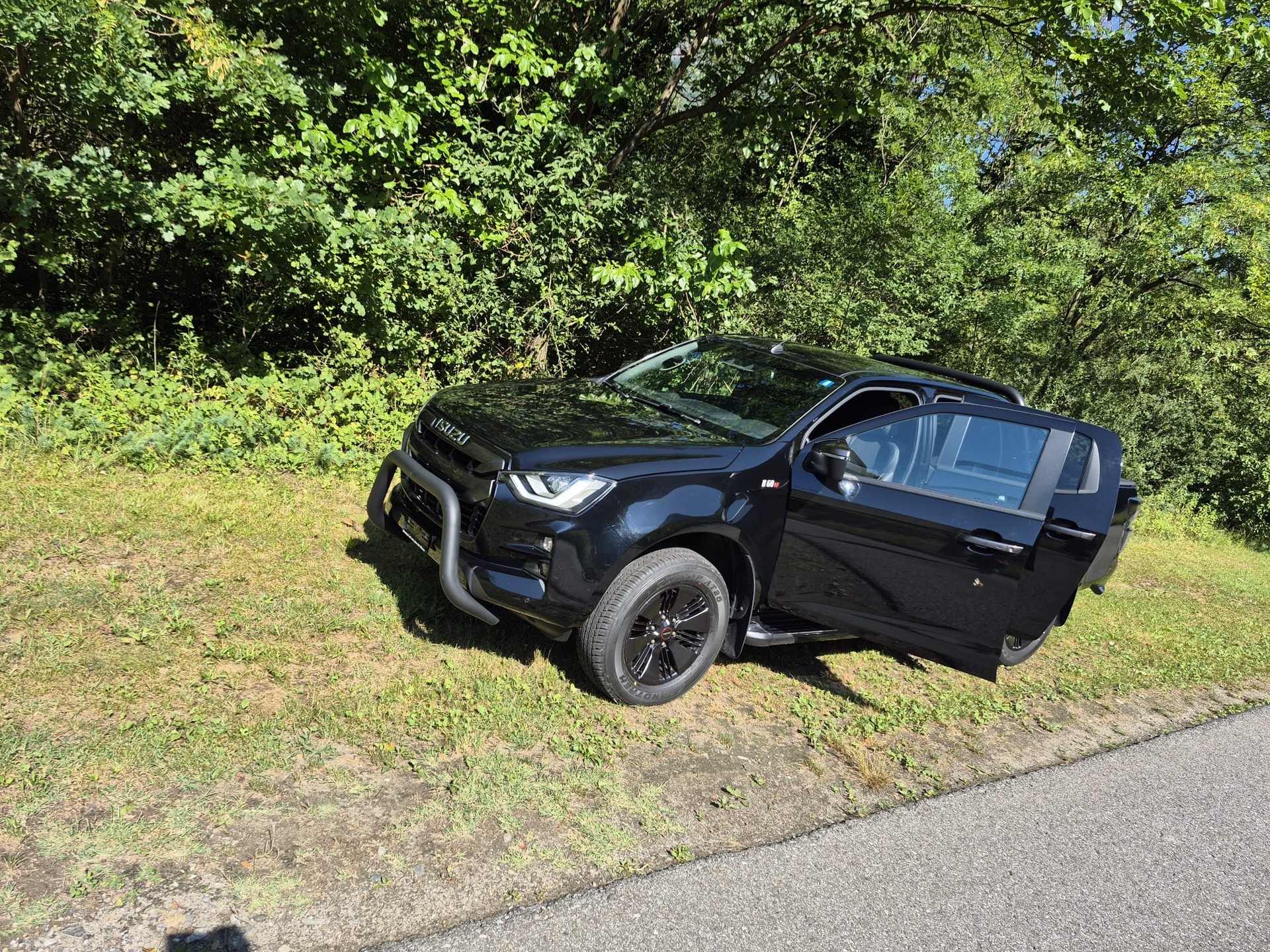 ISUZU D-MAX 1.9 SpaceCab N60FF 4x4 AT-image-11