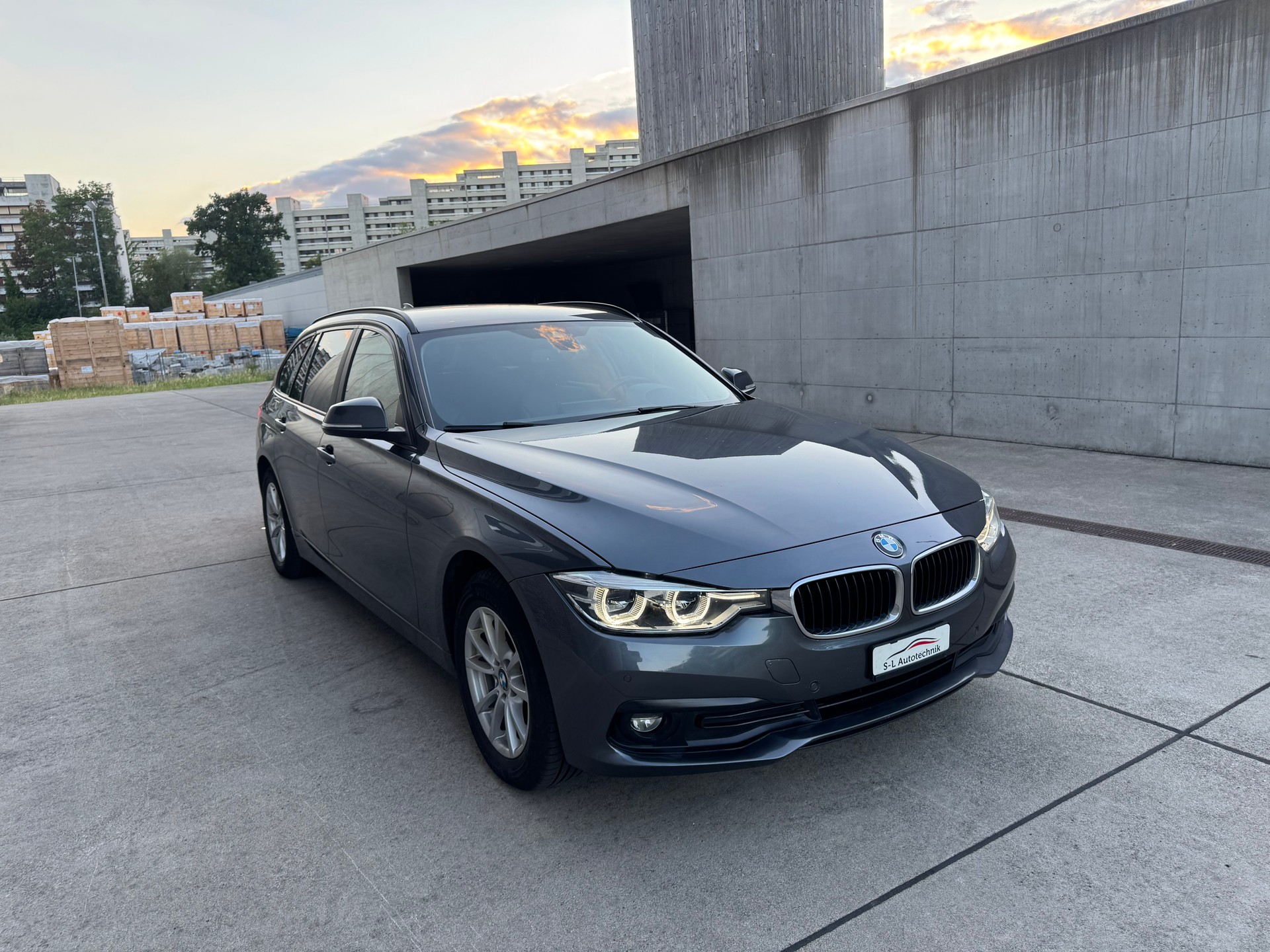 BMW 320d xDrive Touring Sport Line Steptronic-image-2