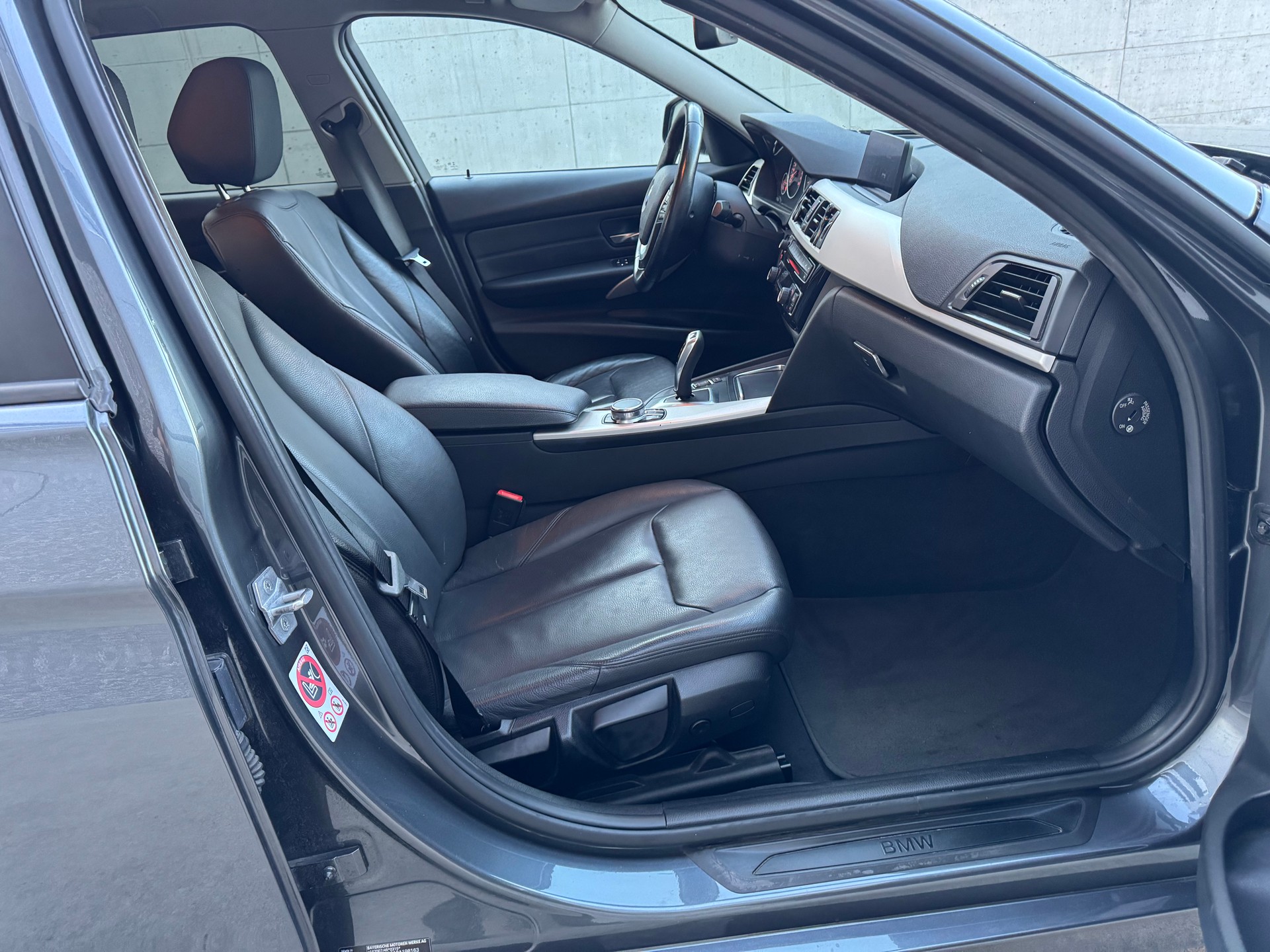 BMW 320d xDrive Touring Sport Line Steptronic-image-10