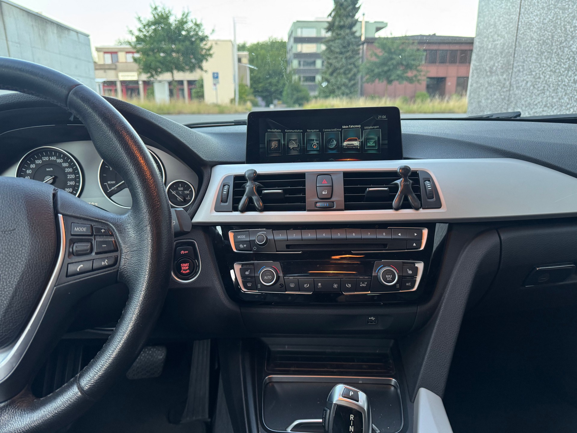 BMW 320d xDrive Touring Sport Line Steptronic-image-8