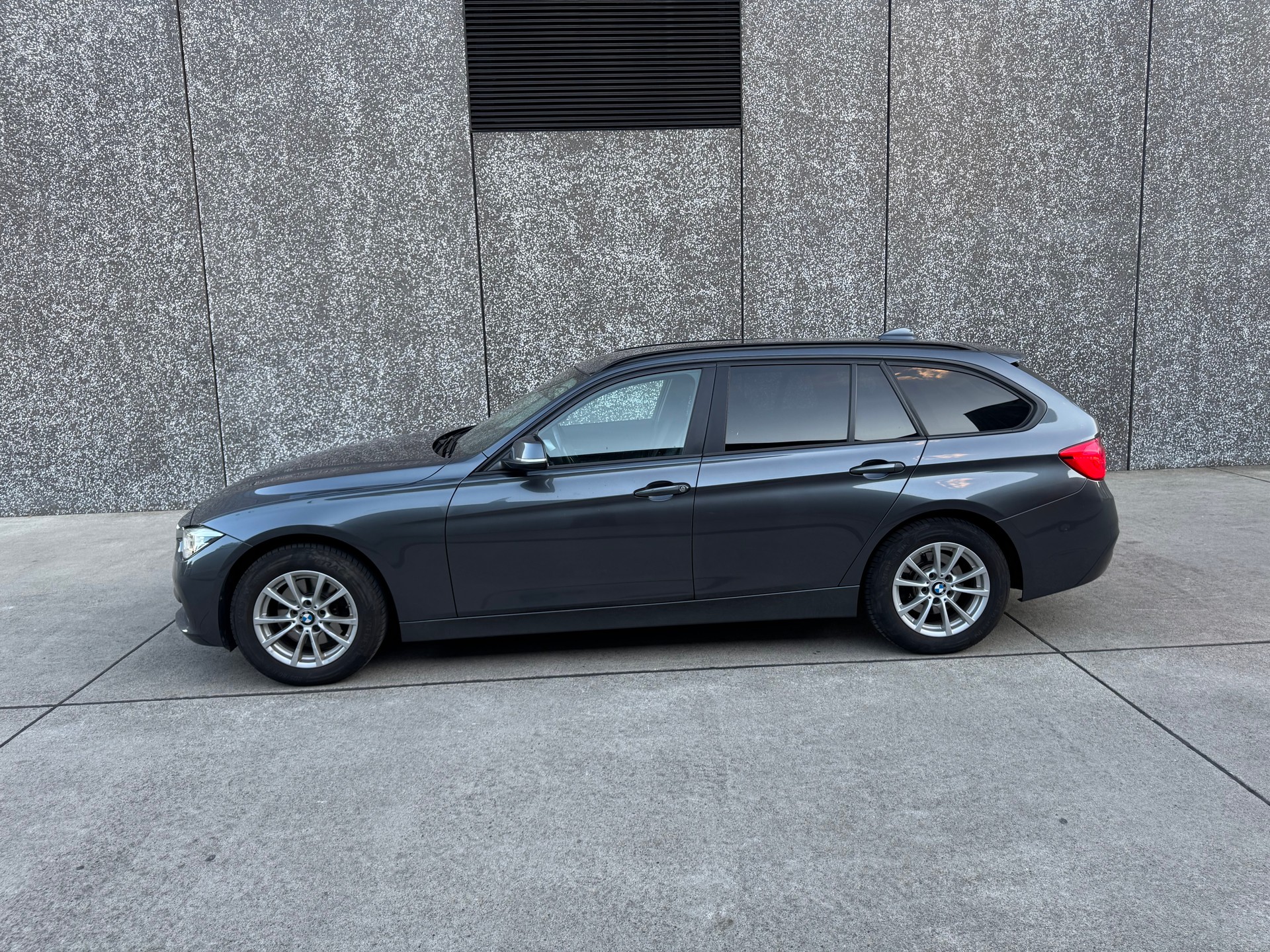 BMW 320d xDrive Touring Sport Line Steptronic-image-3
